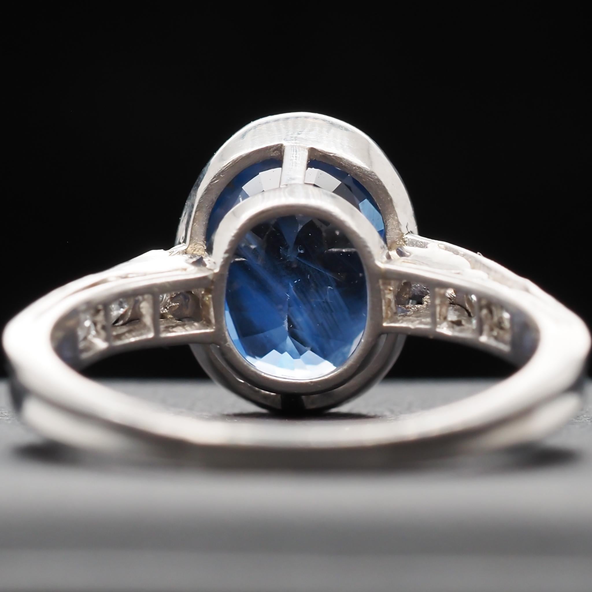 Women's or Men's Platinum Art Deco 2.42 Carat Unheated GIA Sapphire Engagement Ring For Sale
