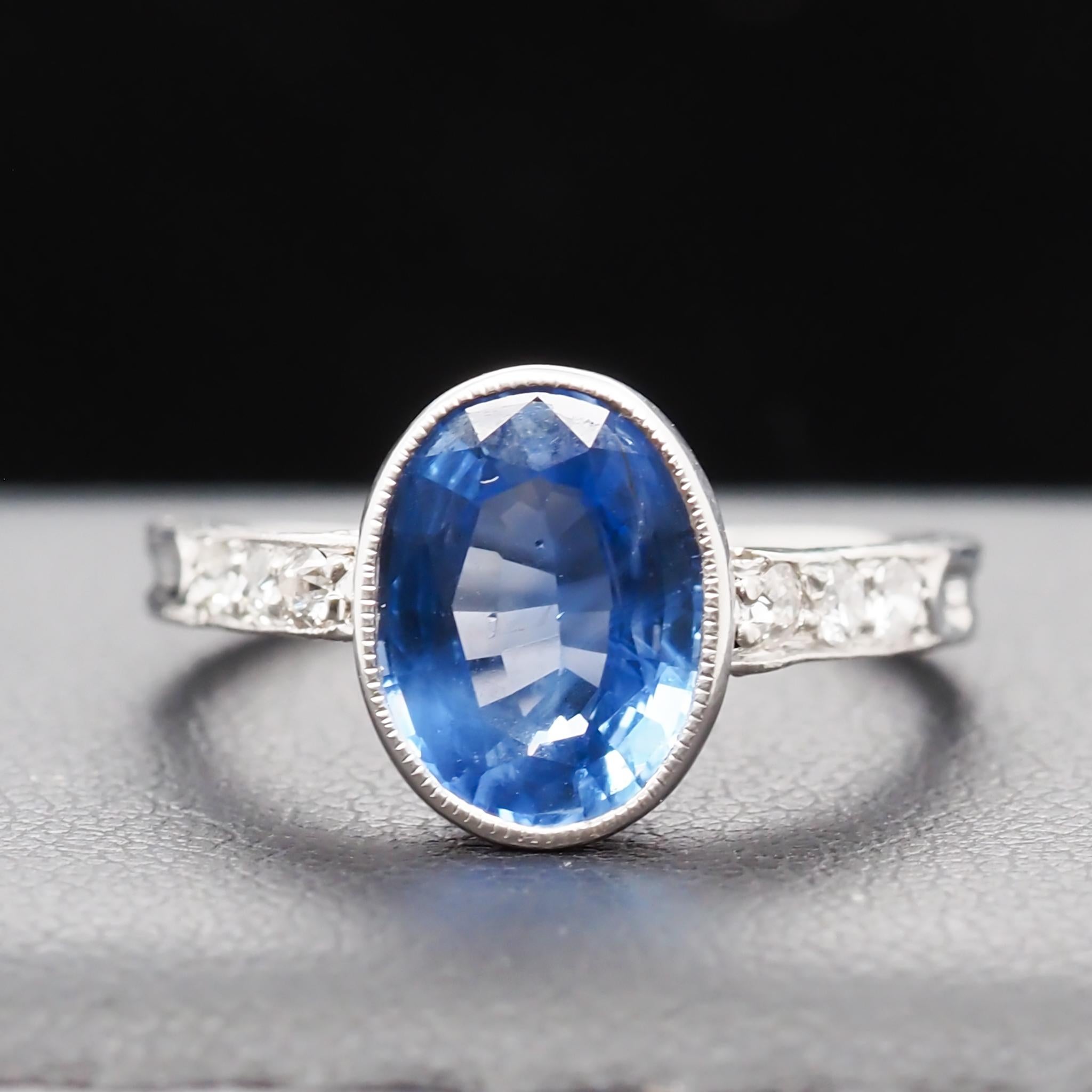 Platinum Art Deco 2.42 Carat Unheated GIA Sapphire Engagement Ring For Sale 2