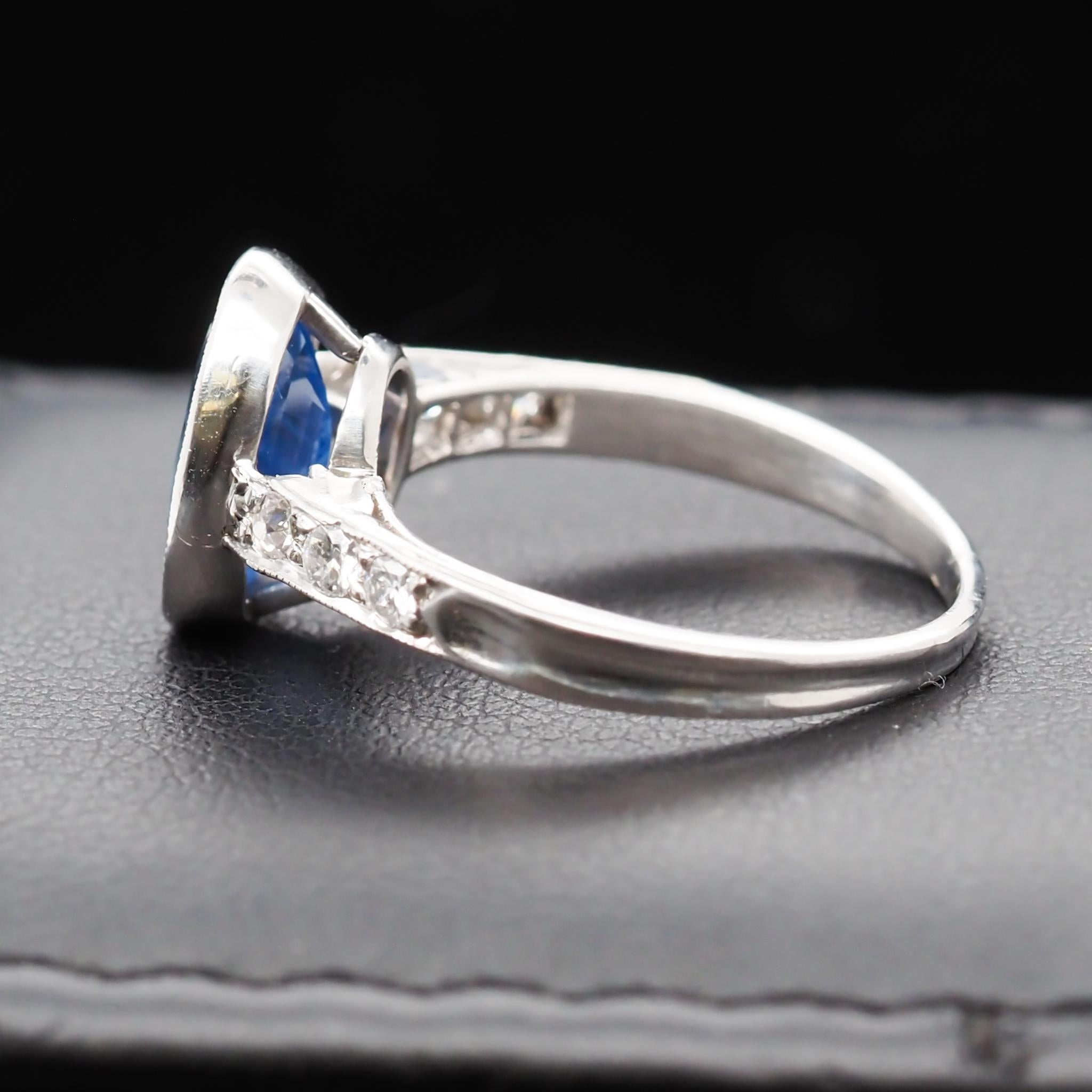 Platinum Art Deco 2.42 Carat Unheated GIA Sapphire Engagement Ring For Sale 3