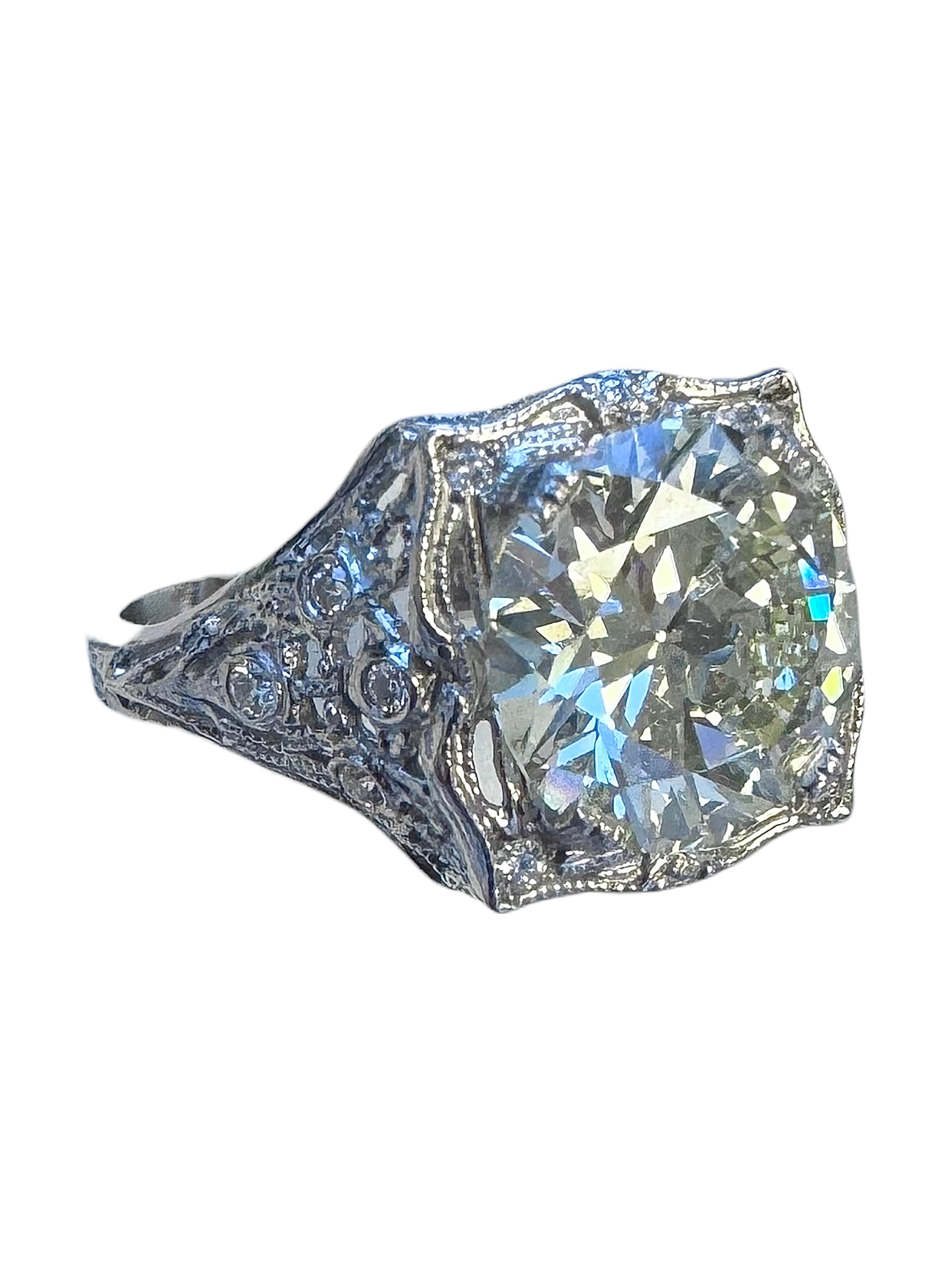 Bague en platine Art déco 3.42ct Old European Cut Diamond Ring avec accents en diamant Excellent état - En vente à Great Neck Plaza, NY