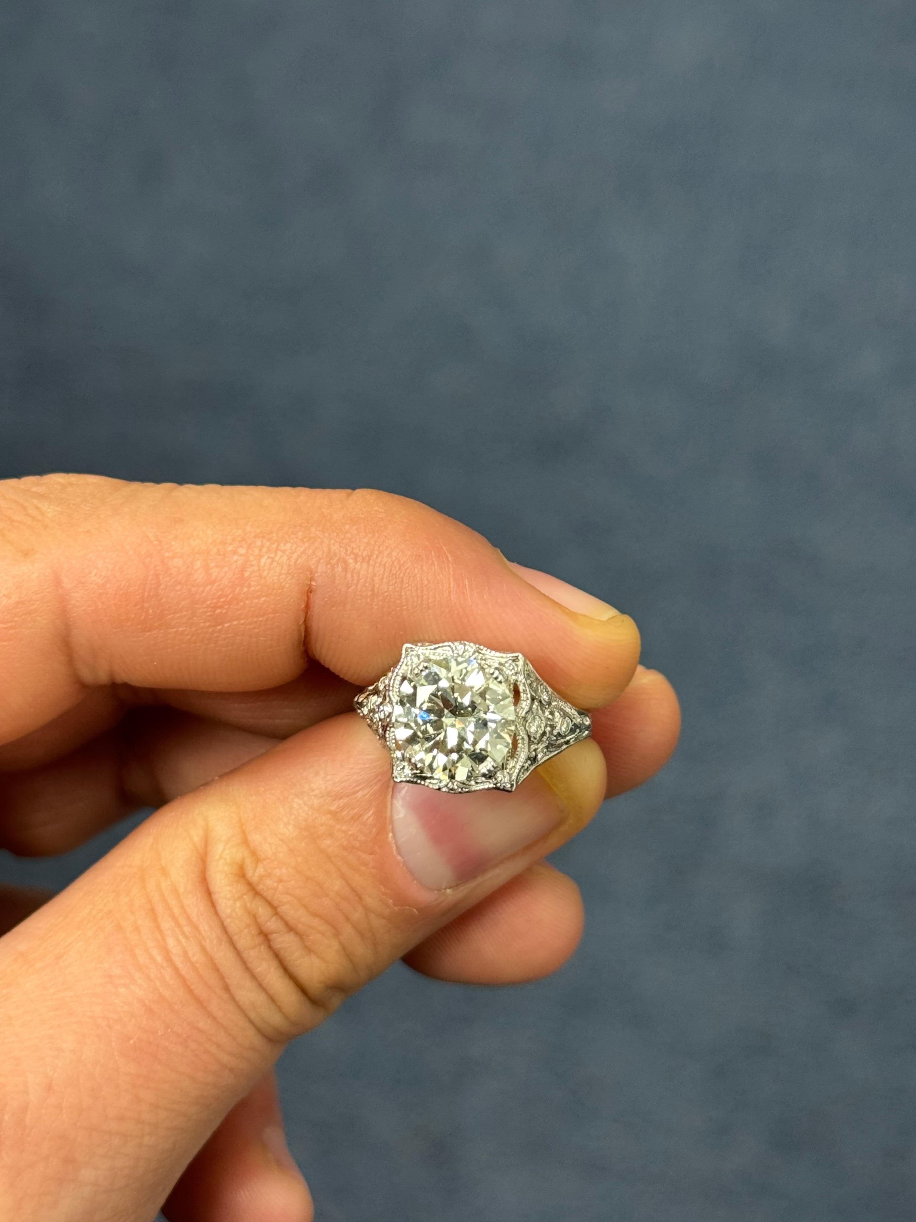 Bague en platine Art déco 3.42ct Old European Cut Diamond Ring avec accents en diamant en vente 2