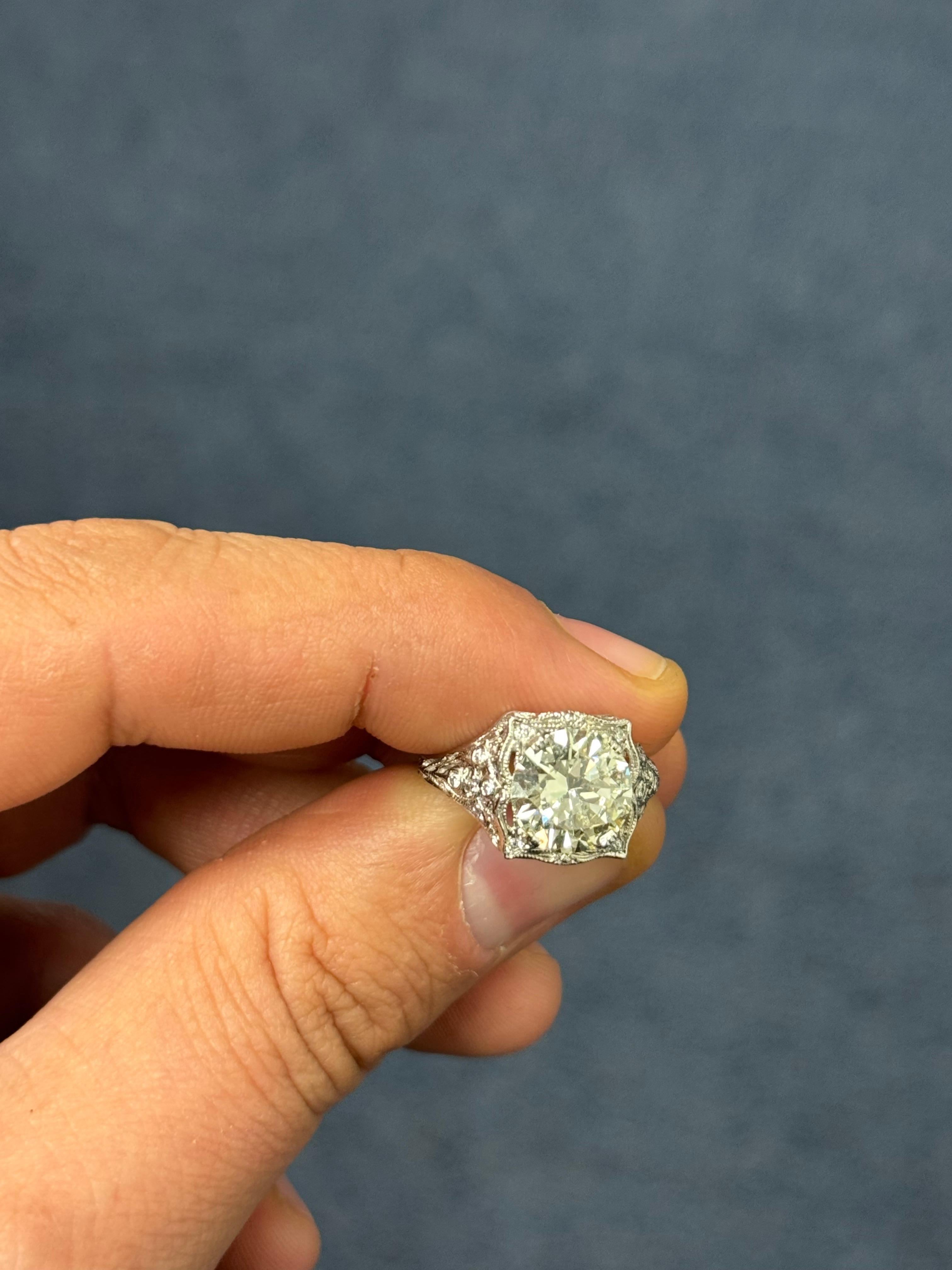 Bague en platine Art déco 3.42ct Old European Cut Diamond Ring avec accents en diamant en vente 3