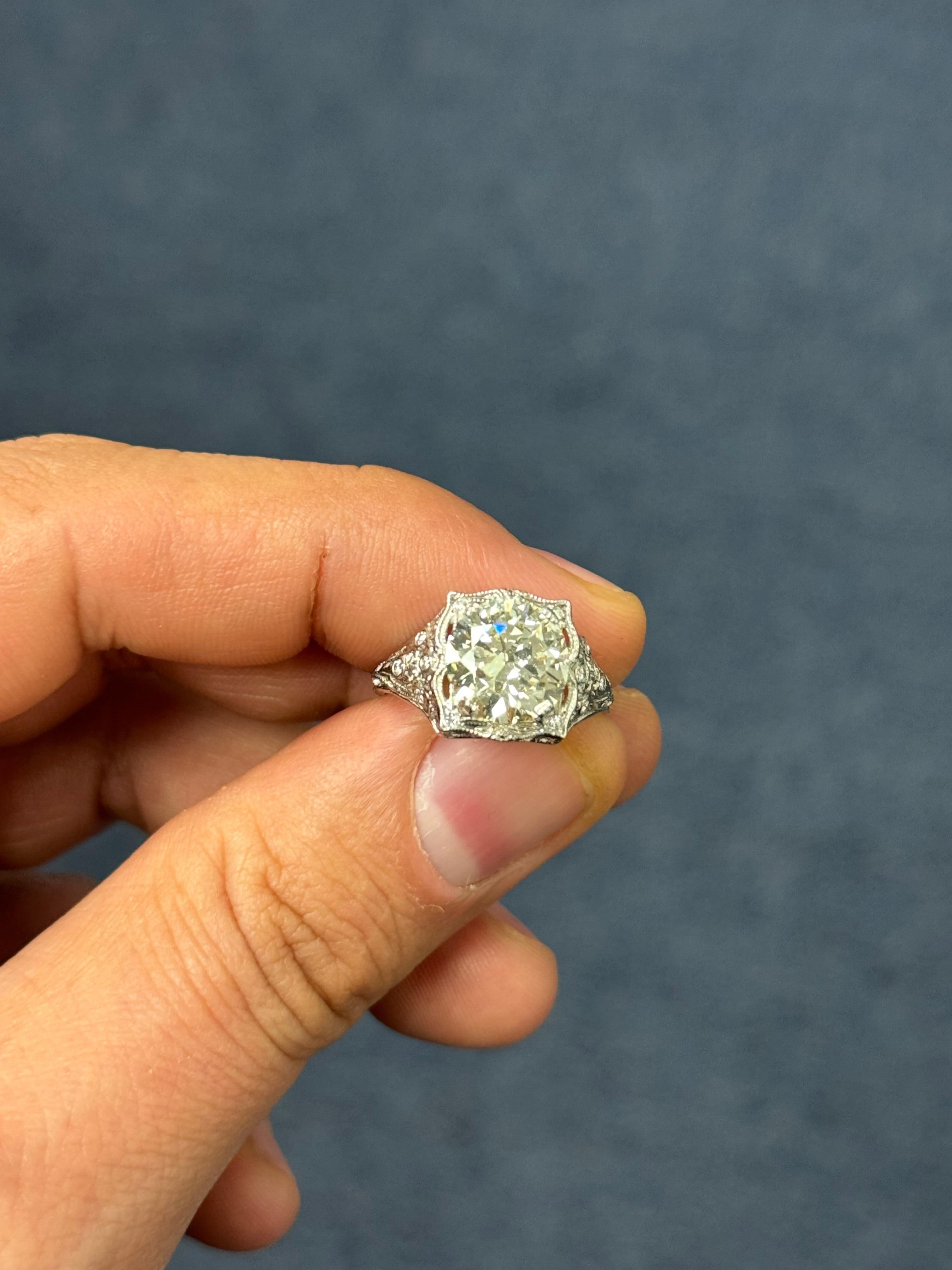 Bague en platine Art déco 3.42ct Old European Cut Diamond Ring avec accents en diamant en vente 4