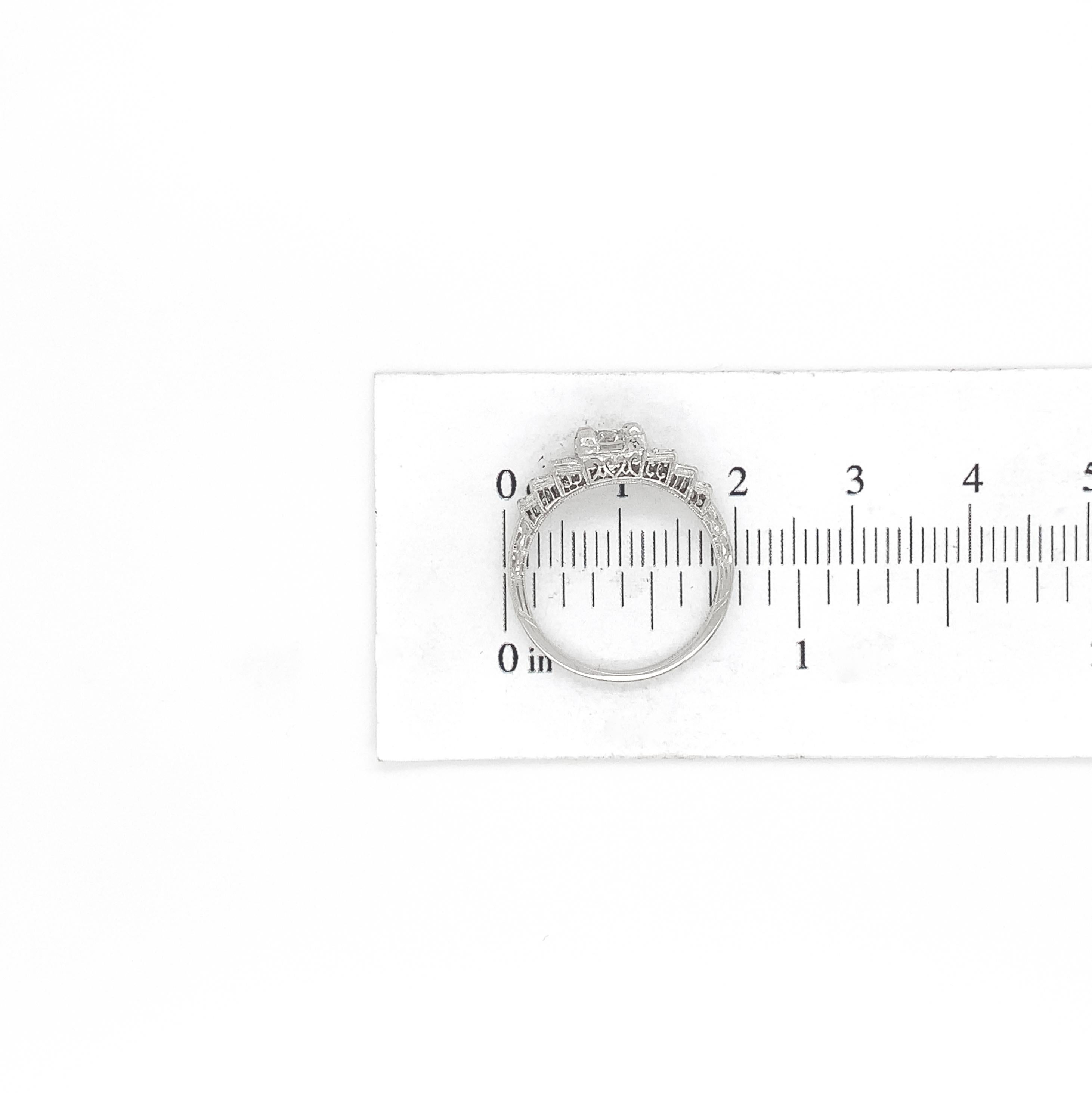 Anillo de compromiso de diamantes art déco en platino de 0,61 ct con informe GIA en venta 4