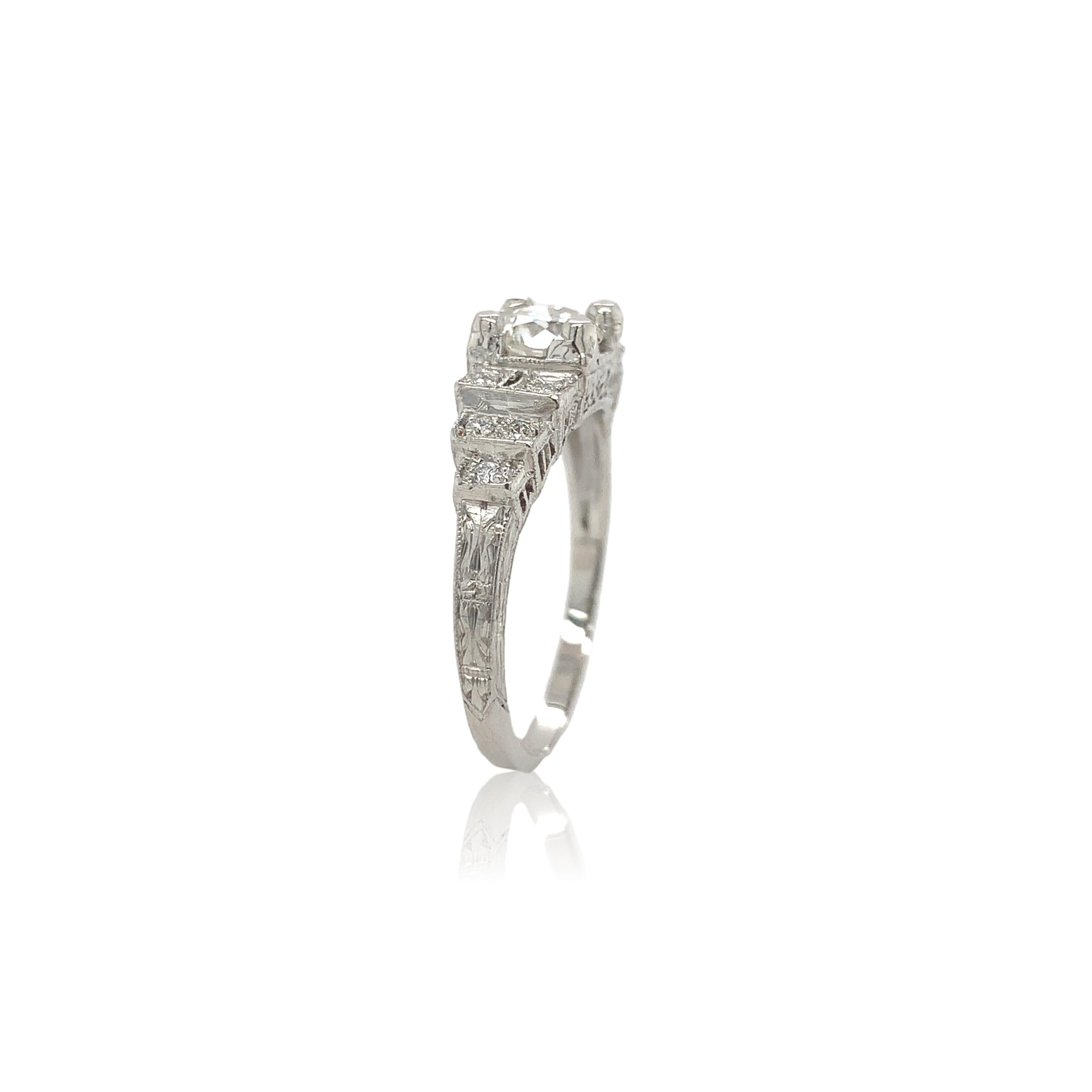 Anillo de compromiso de diamantes art déco en platino de 0,61 ct con informe GIA Art Decó en venta