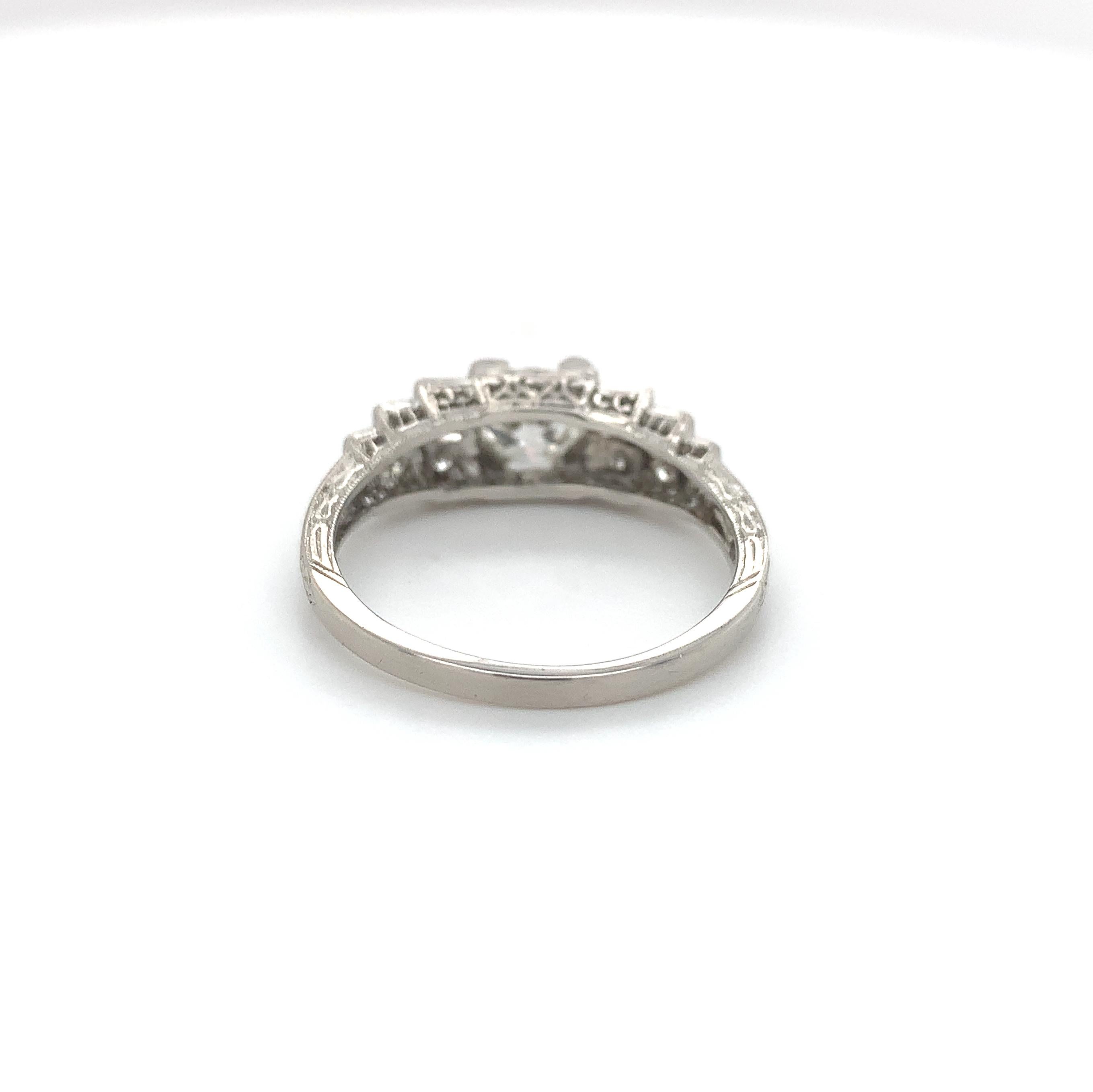Anillo de compromiso de diamantes art déco en platino de 0,61 ct con informe GIA en Excelente estado para la venta en Big Bend, WI