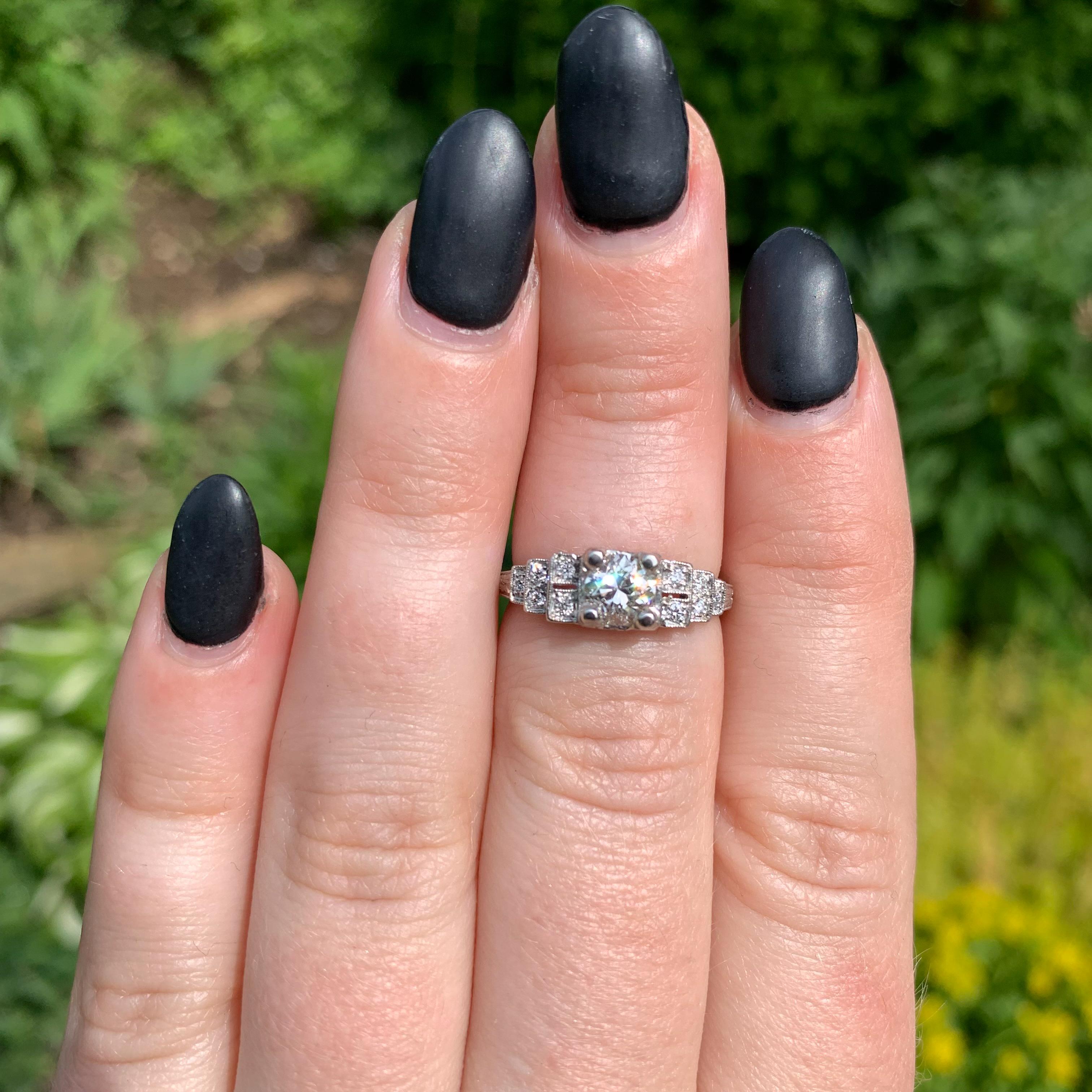 Anillo de compromiso de diamantes art déco en platino de 0,61 ct con informe GIA en venta 1
