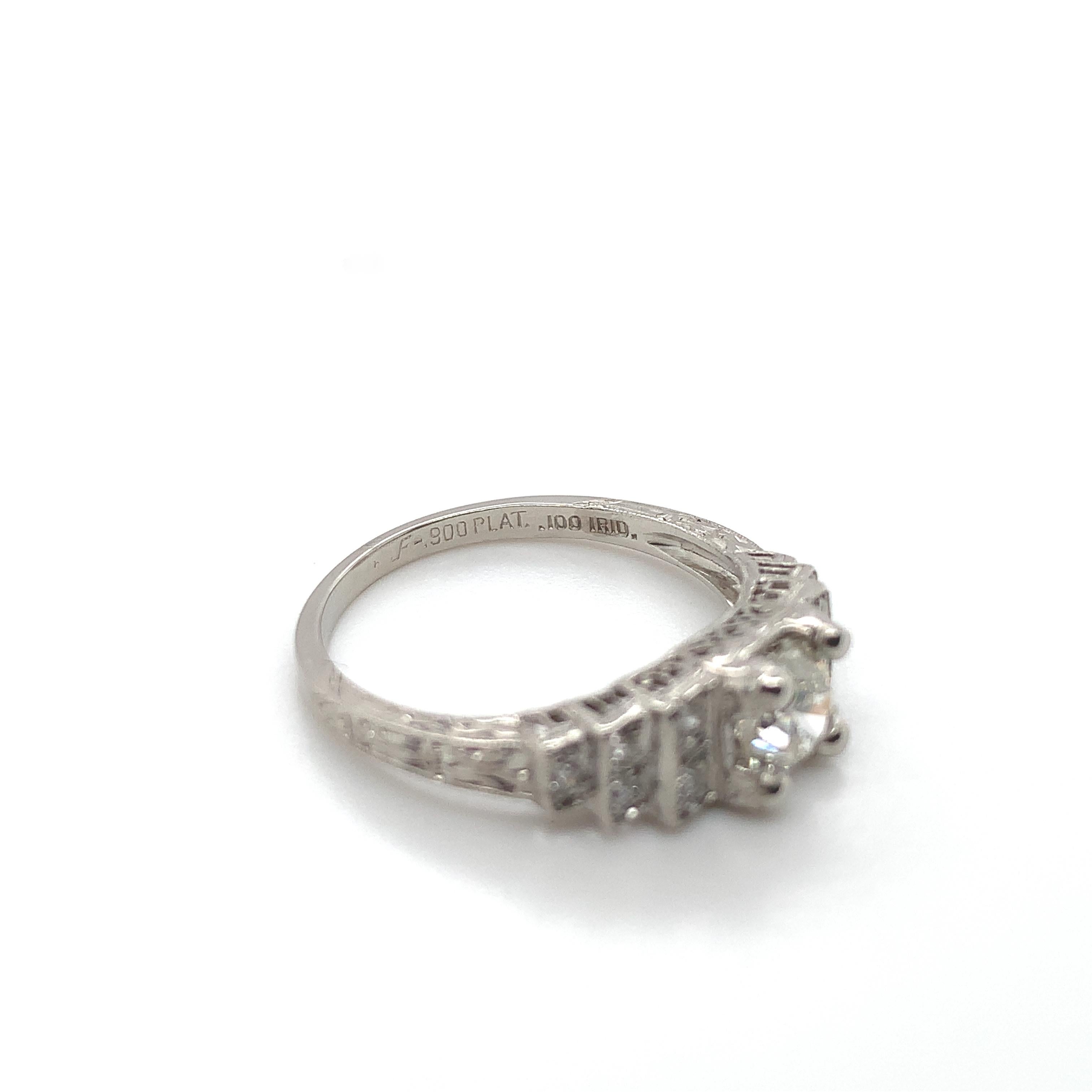Anillo de compromiso de diamantes art déco en platino de 0,61 ct con informe GIA en venta 3