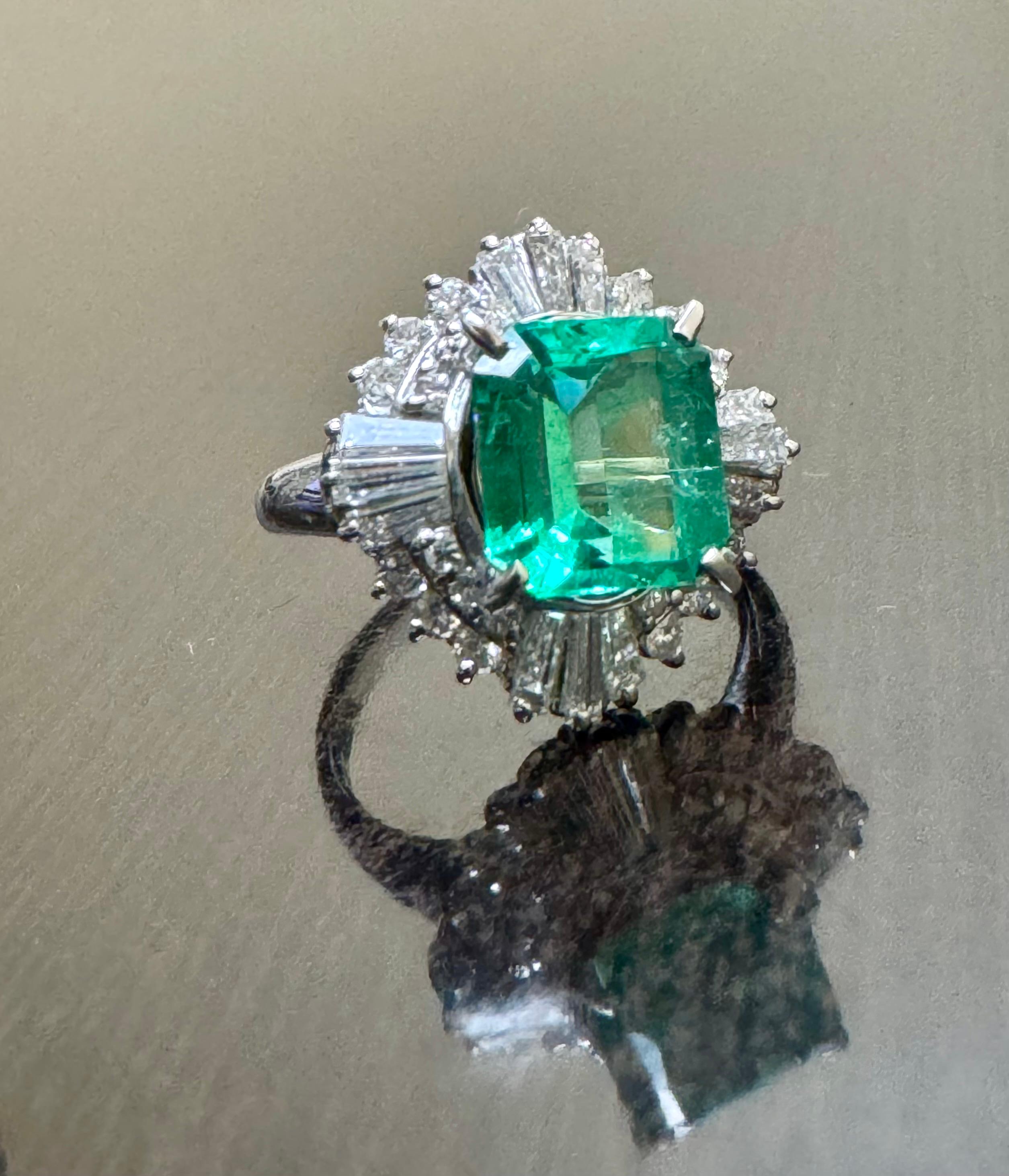 Platinum Art Deco Baguette Diamond 2.58 Carat Colombian Emerald Engagement Ring For Sale 5