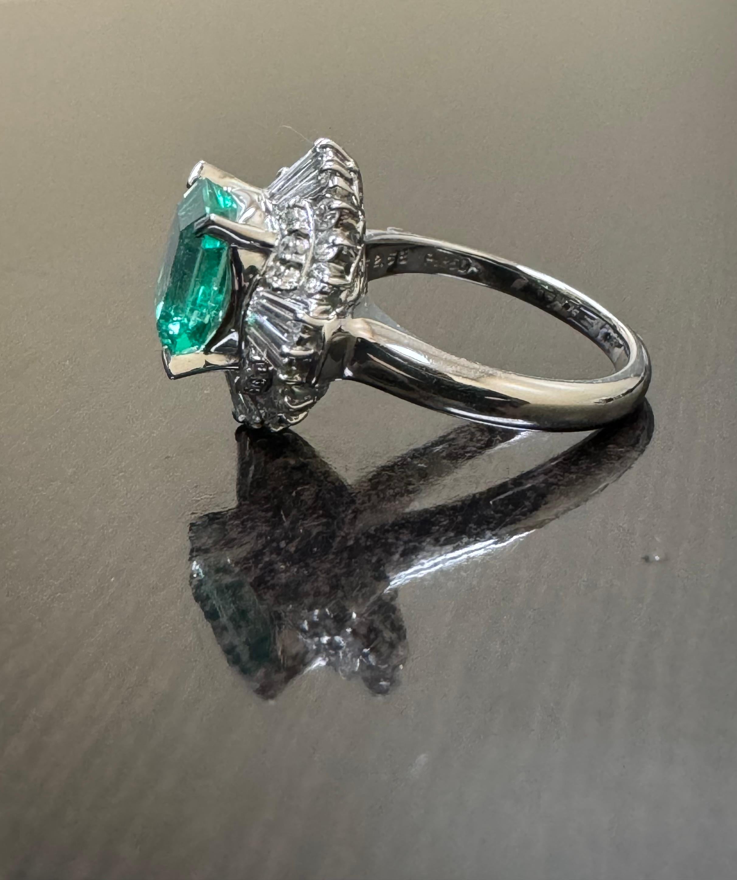 Platinum Art Deco Baguette Diamond 2.58 Carat Colombian Emerald Engagement Ring For Sale 6