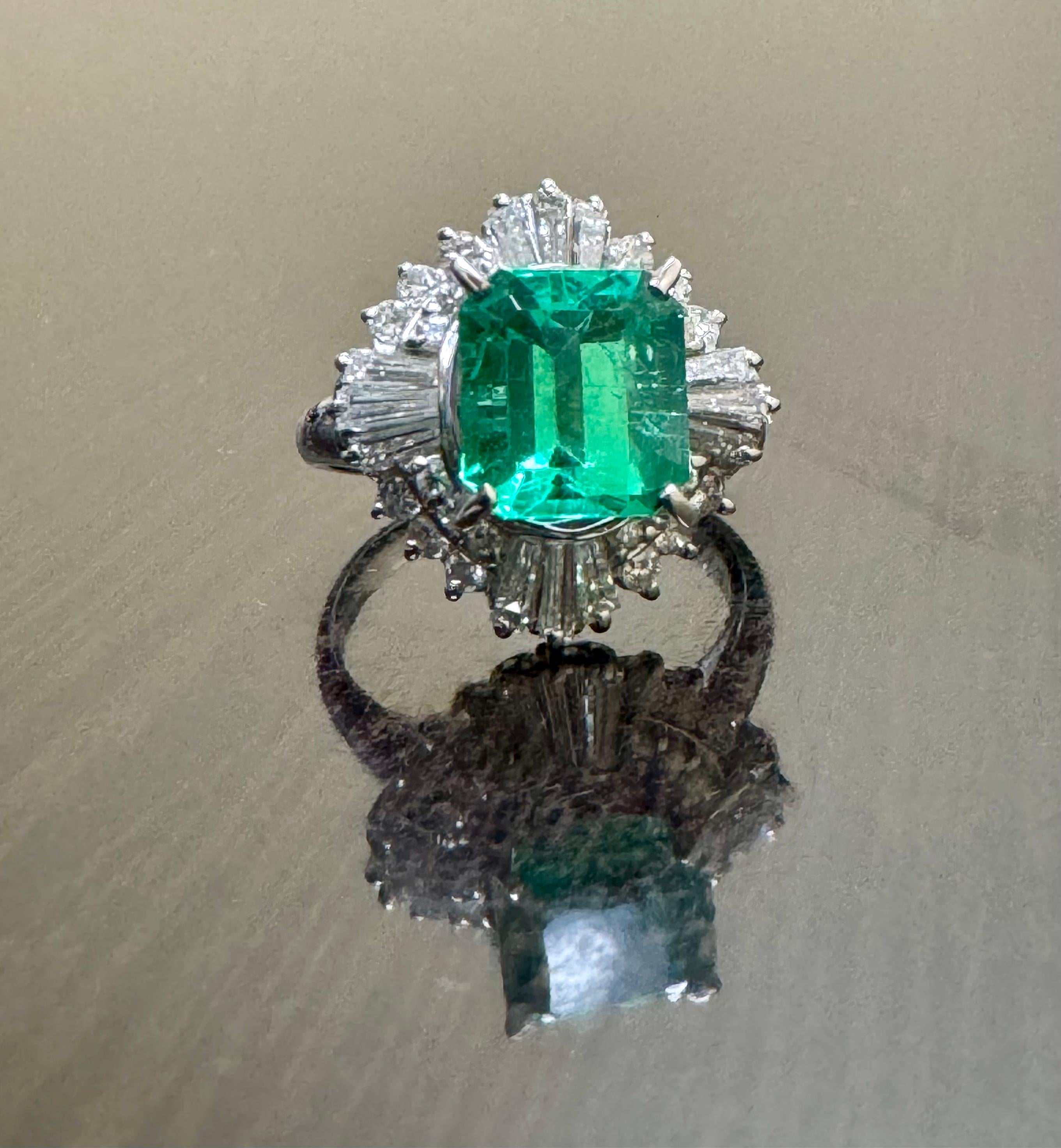 Platinum Art Deco Baguette Diamond 2.58 Carat Colombian Emerald Engagement Ring In New Condition For Sale In Los Angeles, CA