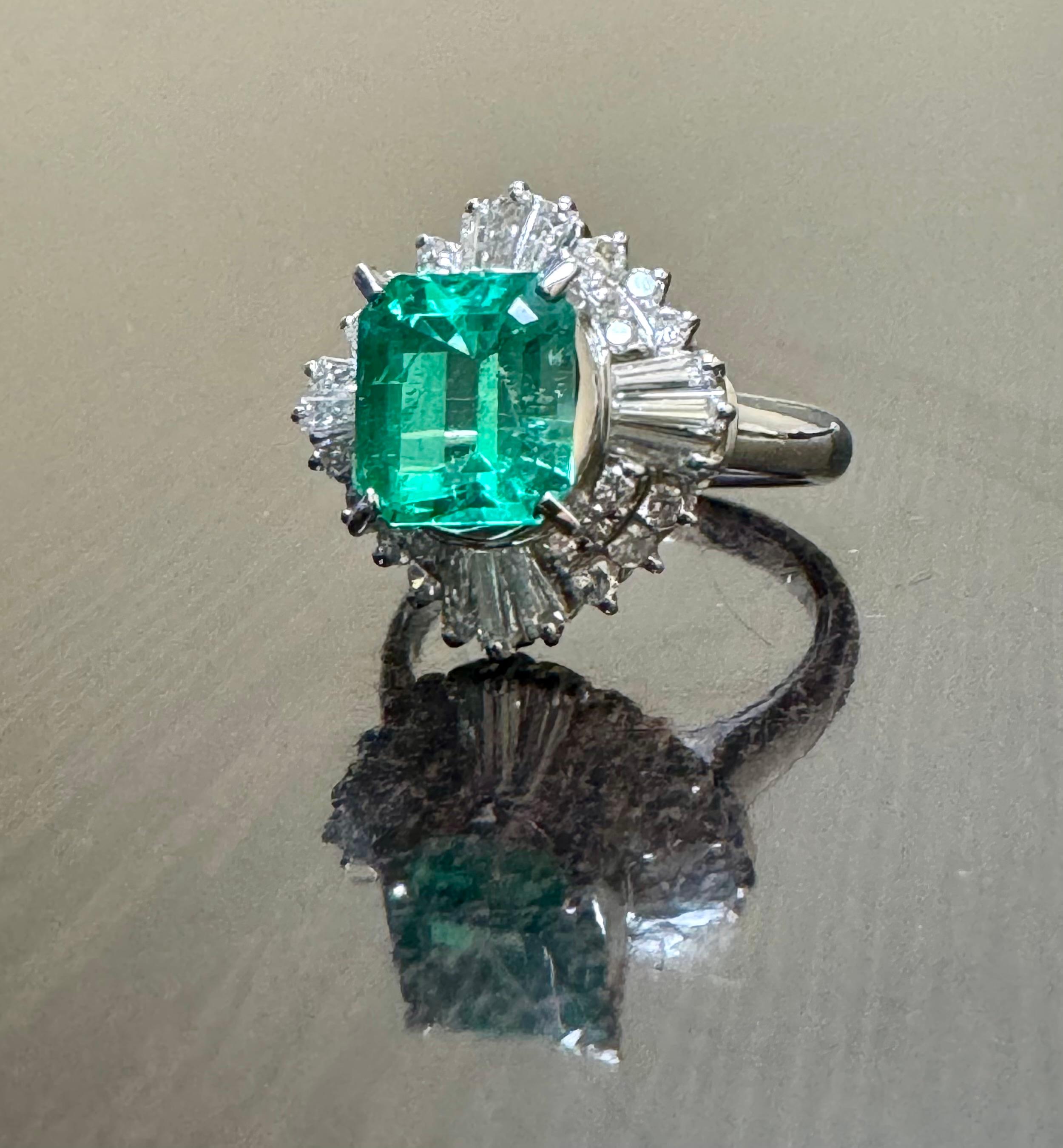 Women's Platinum Art Deco Baguette Diamond 2.58 Carat Colombian Emerald Engagement Ring For Sale