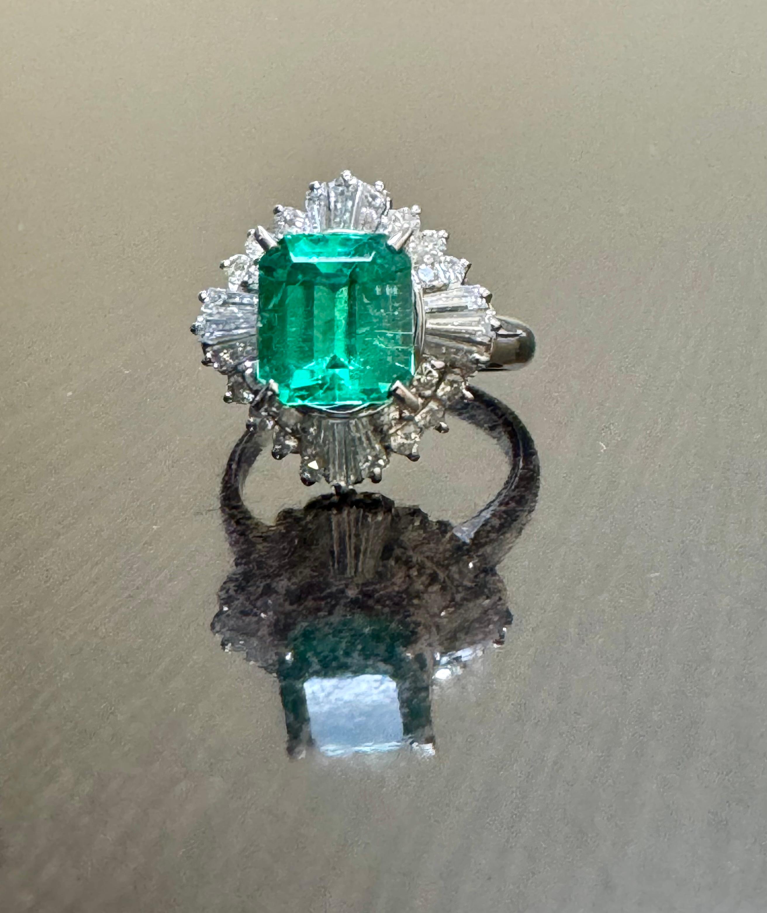 Platinum Art Deco Baguette Diamond 2.58 Carat Colombian Emerald Engagement Ring For Sale 1