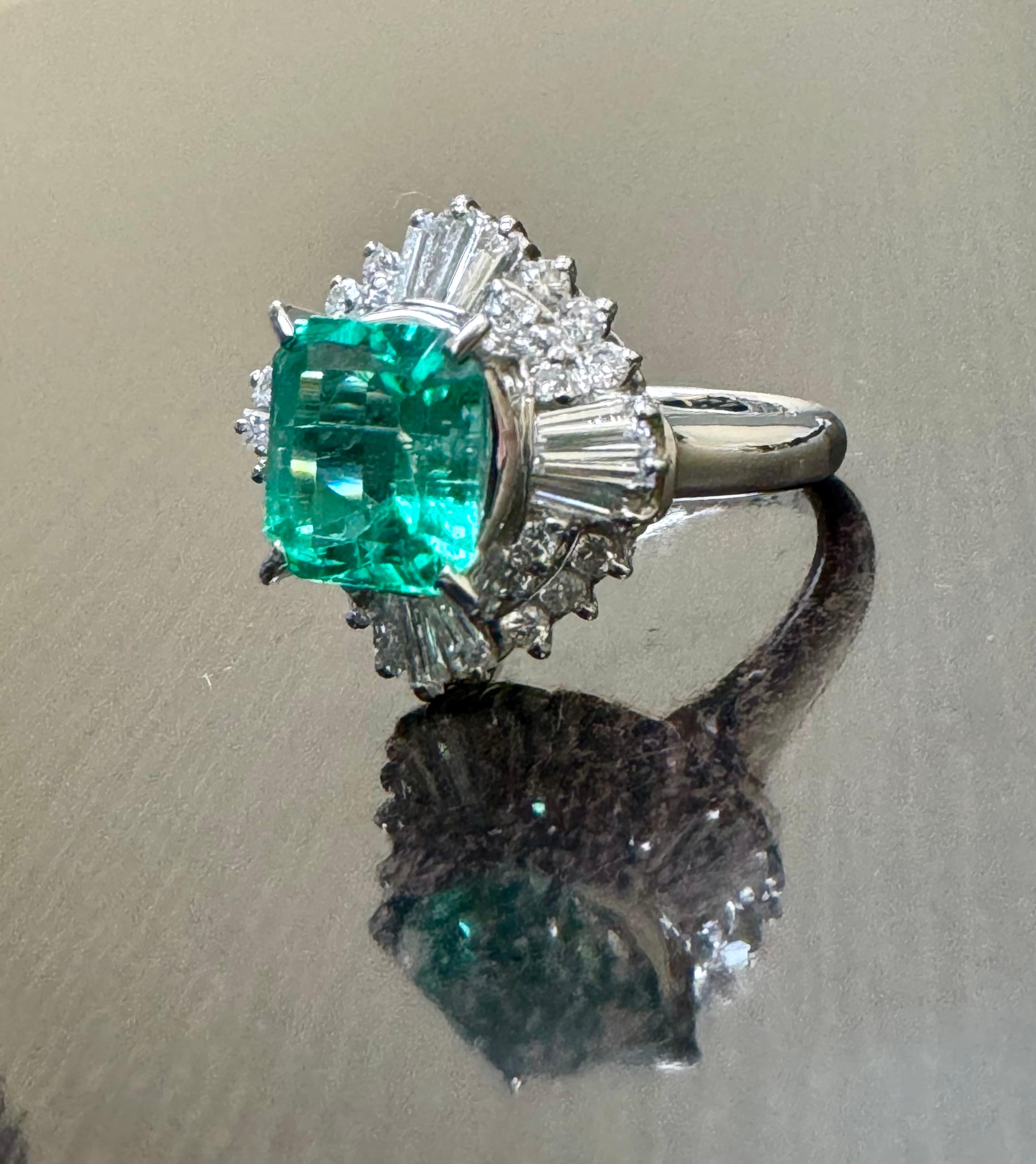Platinum Art Deco Baguette Diamond 2.58 Carat Colombian Emerald Engagement Ring For Sale 4