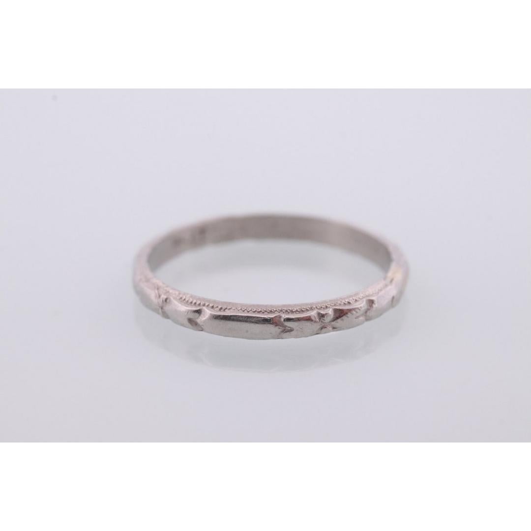 PLATINUM Art Deco Blossom Flower Engraved Band. Flower Blossom engraved Ring. For Sale 3