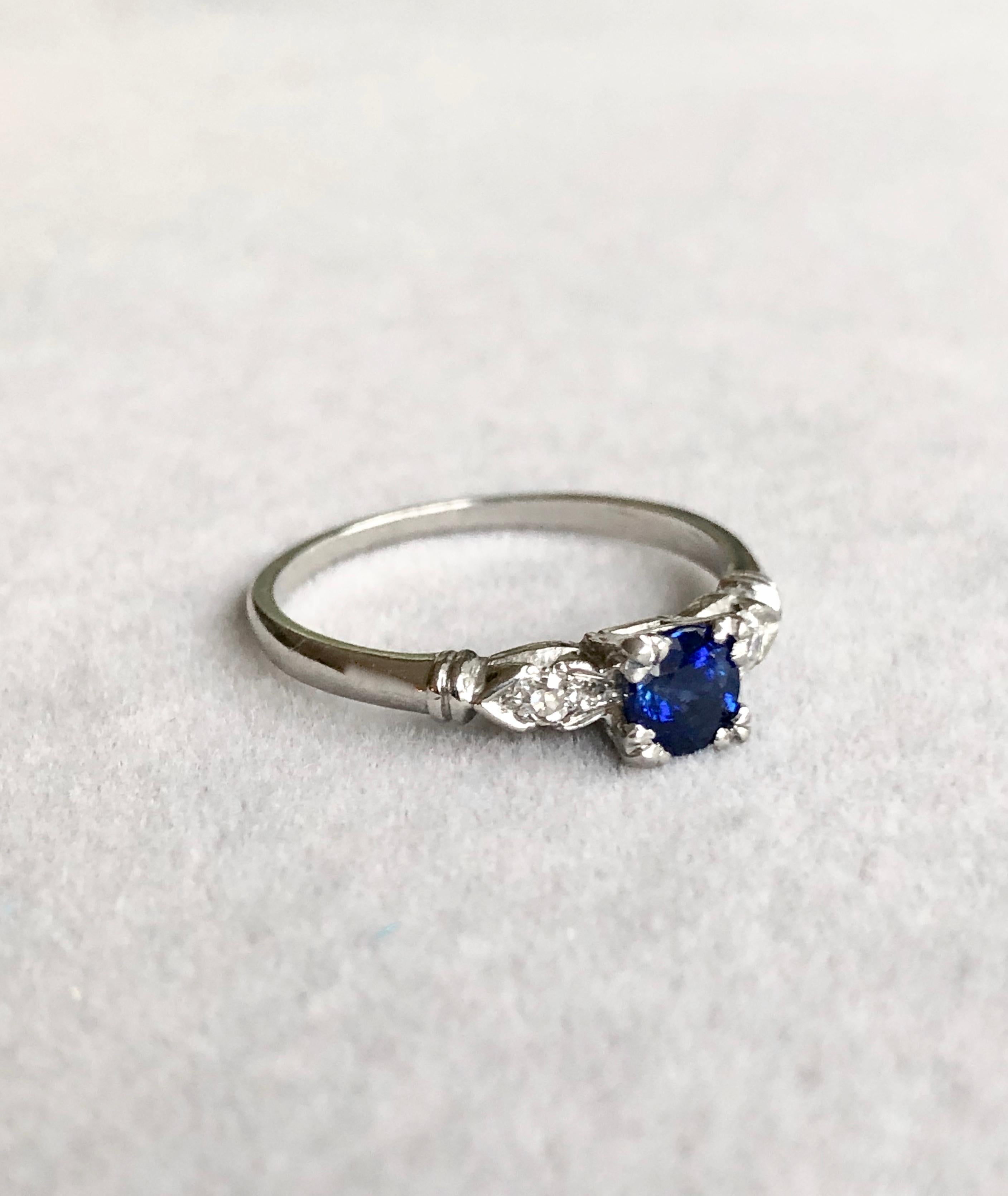 Round Cut Platinum Art Deco Blue Sapphire Diamond Engagement Ring