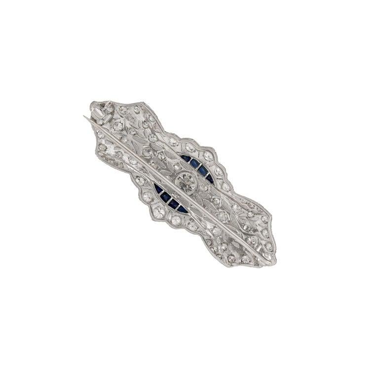 Platinum Art Deco Brooch 2.50ct Diamonds Calibre-Cut Sapphires, circa 1925 In Excellent Condition For Sale In Great Neck, NY