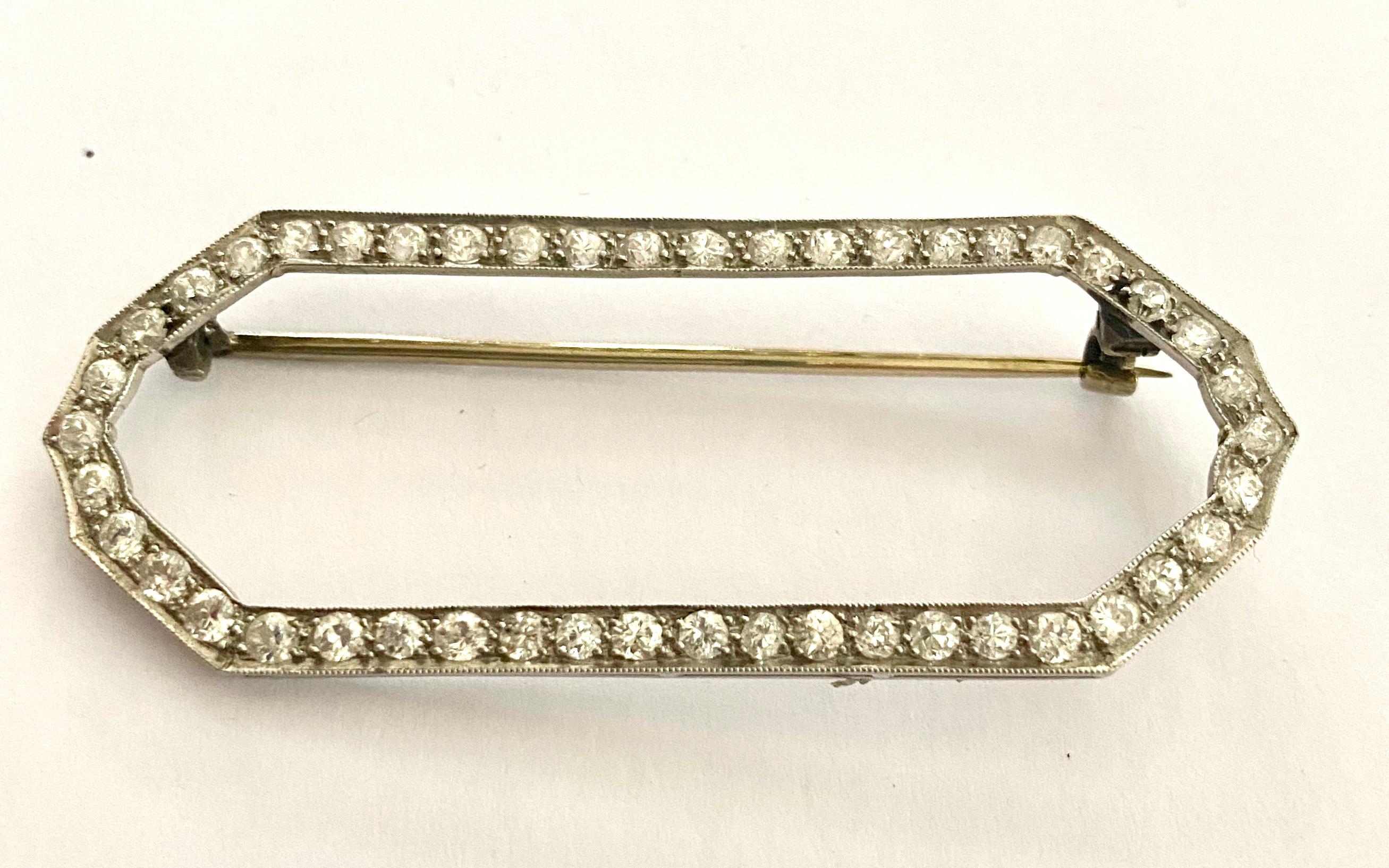 Platinum Art Deco Brooch, England 1925, Set with 46 Old European Cut Diamonds In Good Condition For Sale In Heerlen, NL