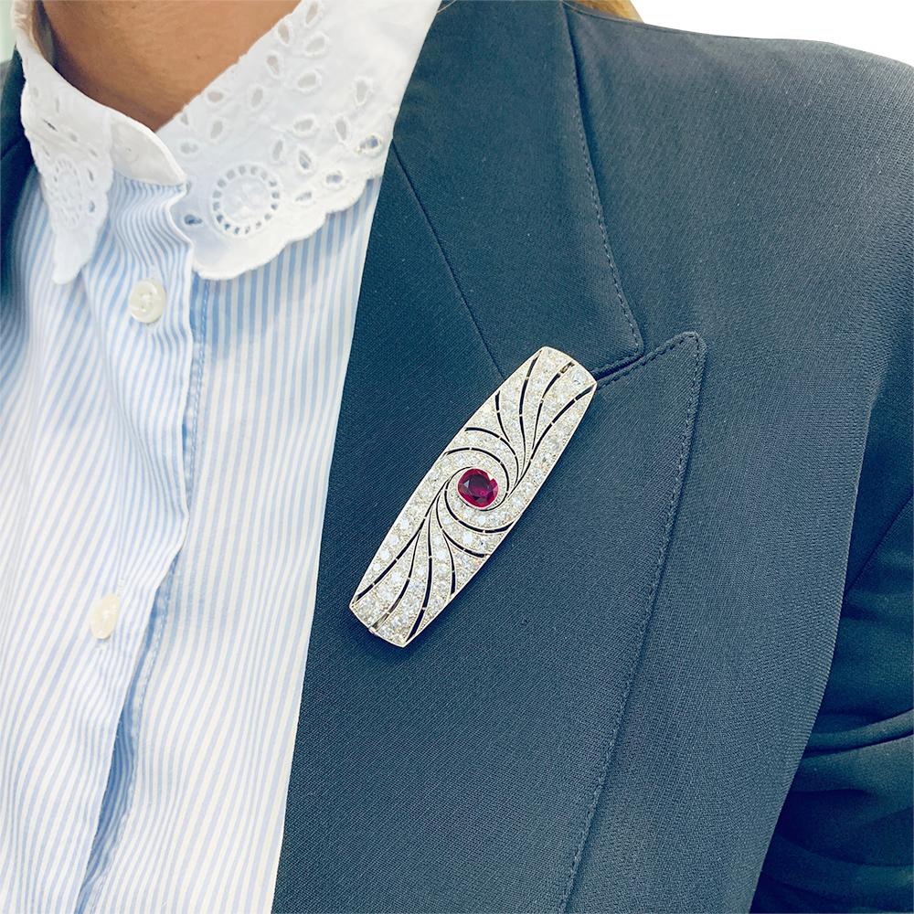 Broche Art déco en platine, rubis et diamants 6