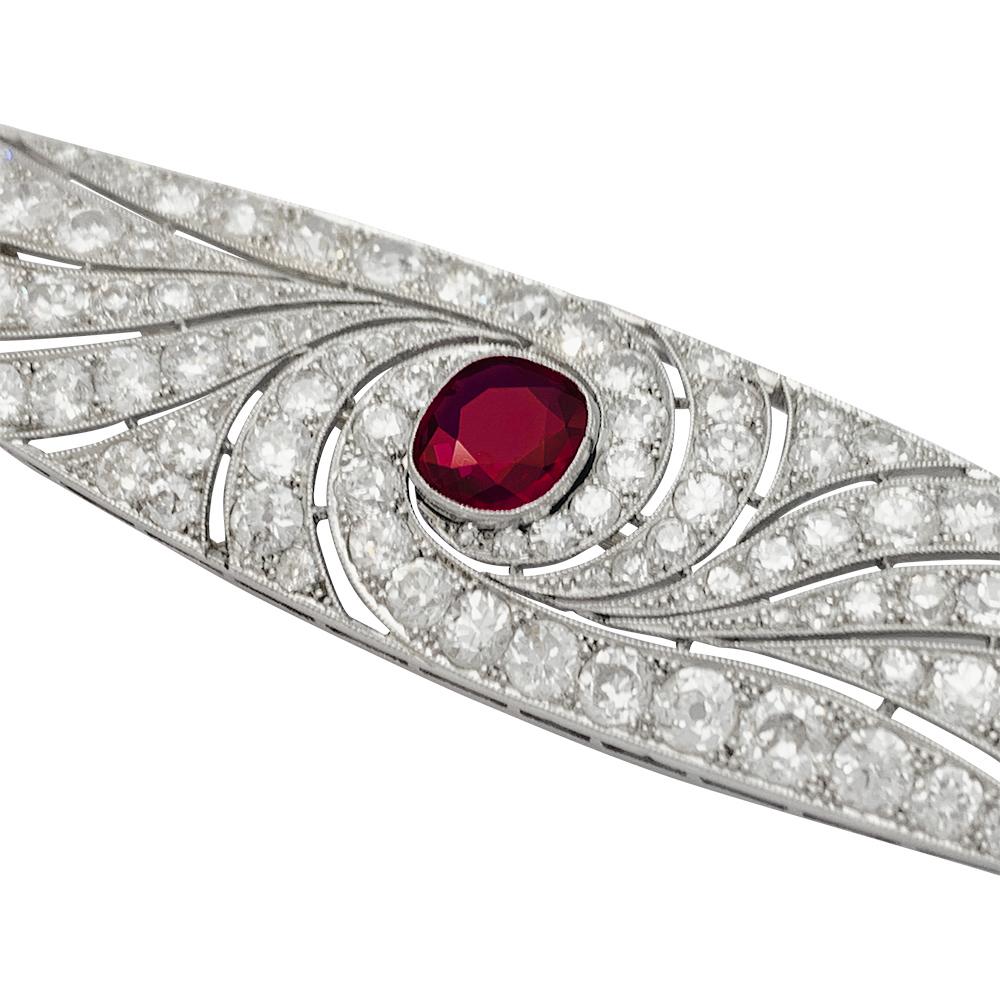 Broche Art déco en platine, rubis et diamants 2