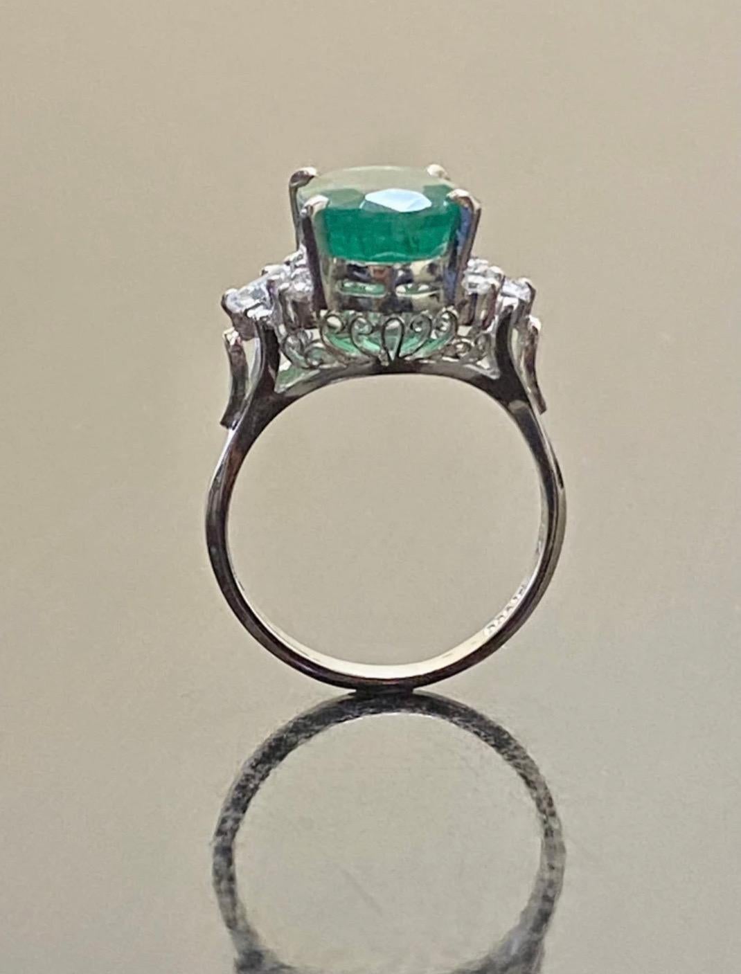 Platinum Art Deco Diamond 4.56 Carat Oval Emerald Engagement Ring For Sale 2