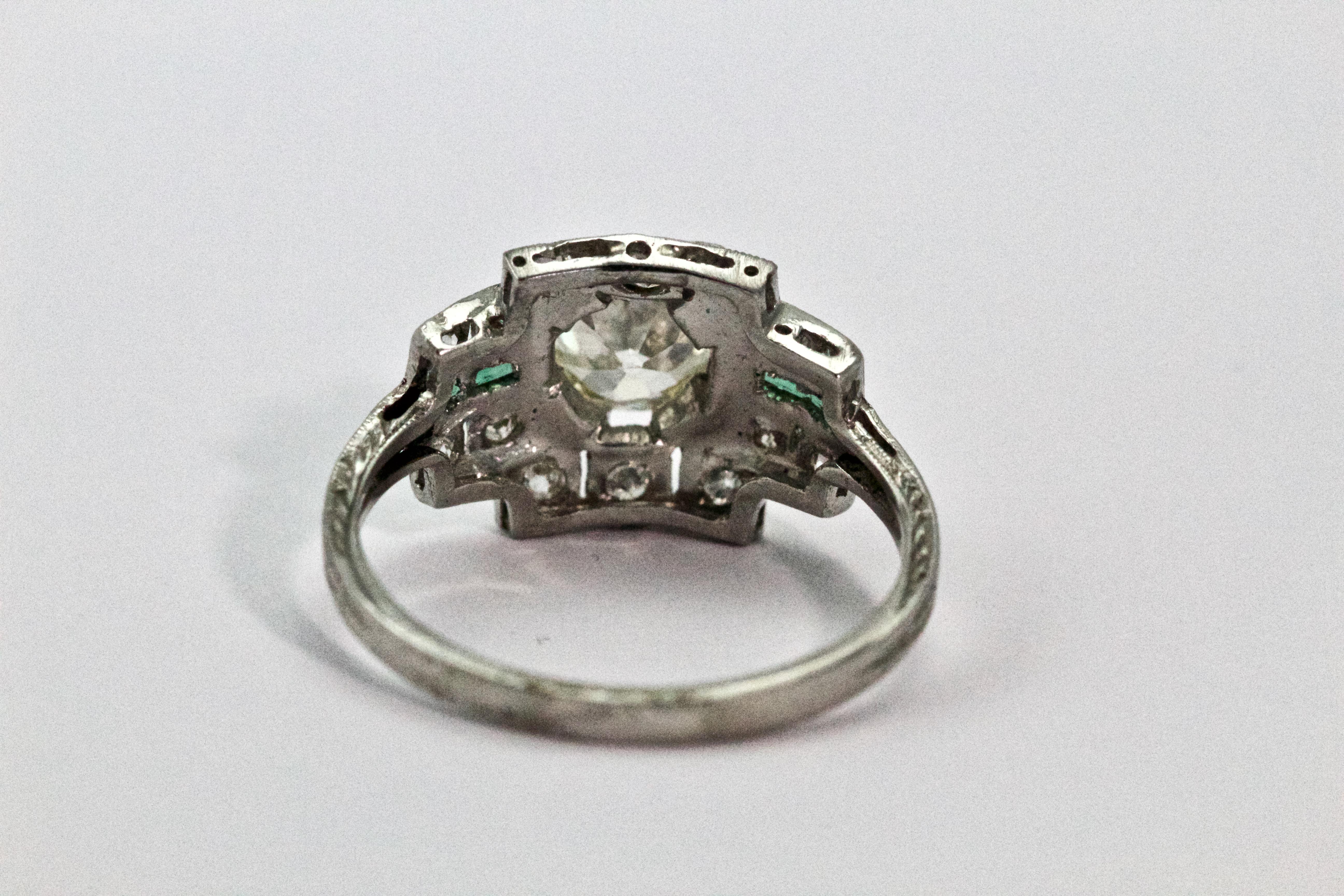 Platinum Art Deco Diamond and Emerald Cocktail Ring In Excellent Condition For Sale In Chipping Campden, GB