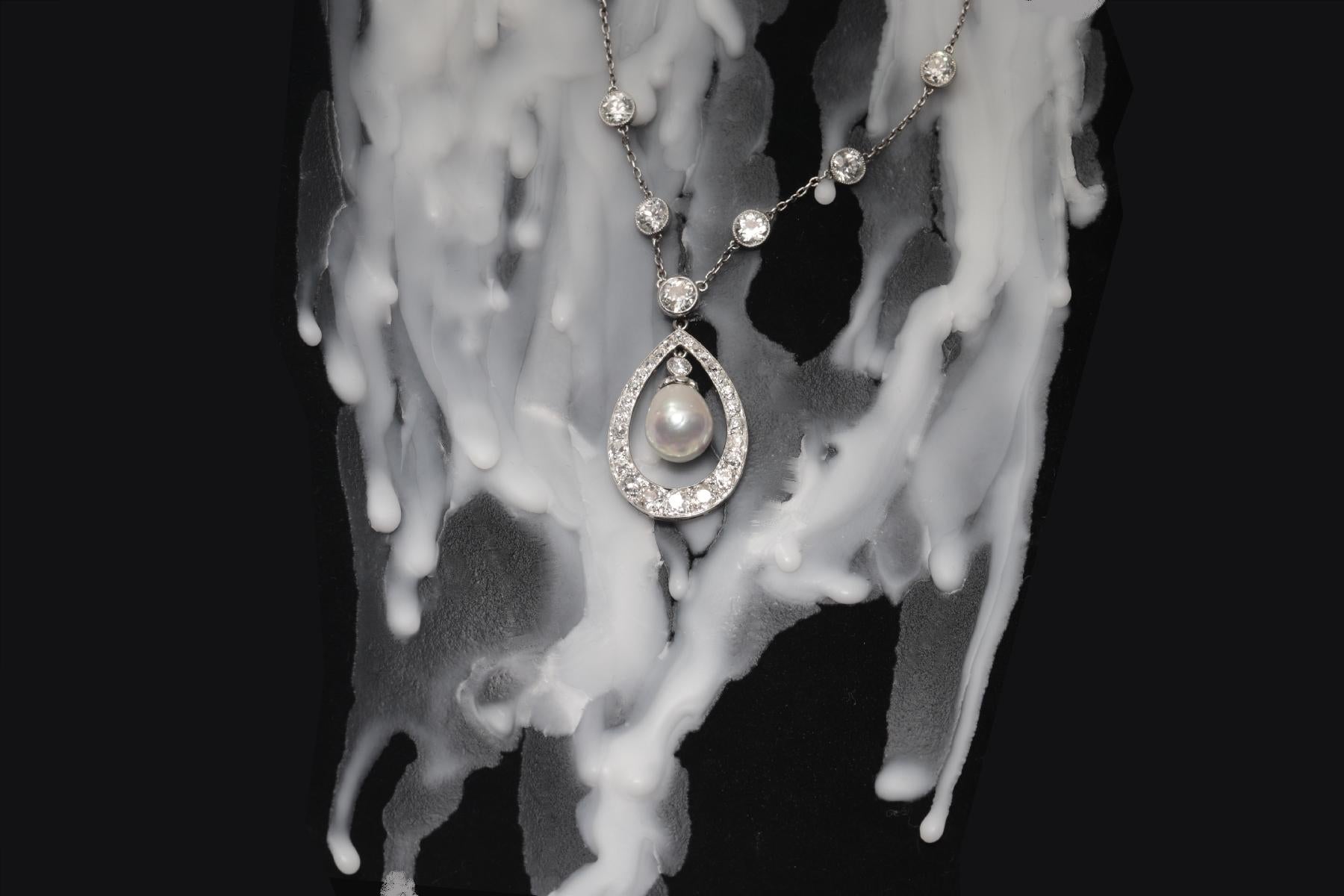 Platinum Art Deco Diamond Necklace with Natural Drop Pearl of 7 Carat, 1930s For Sale 10