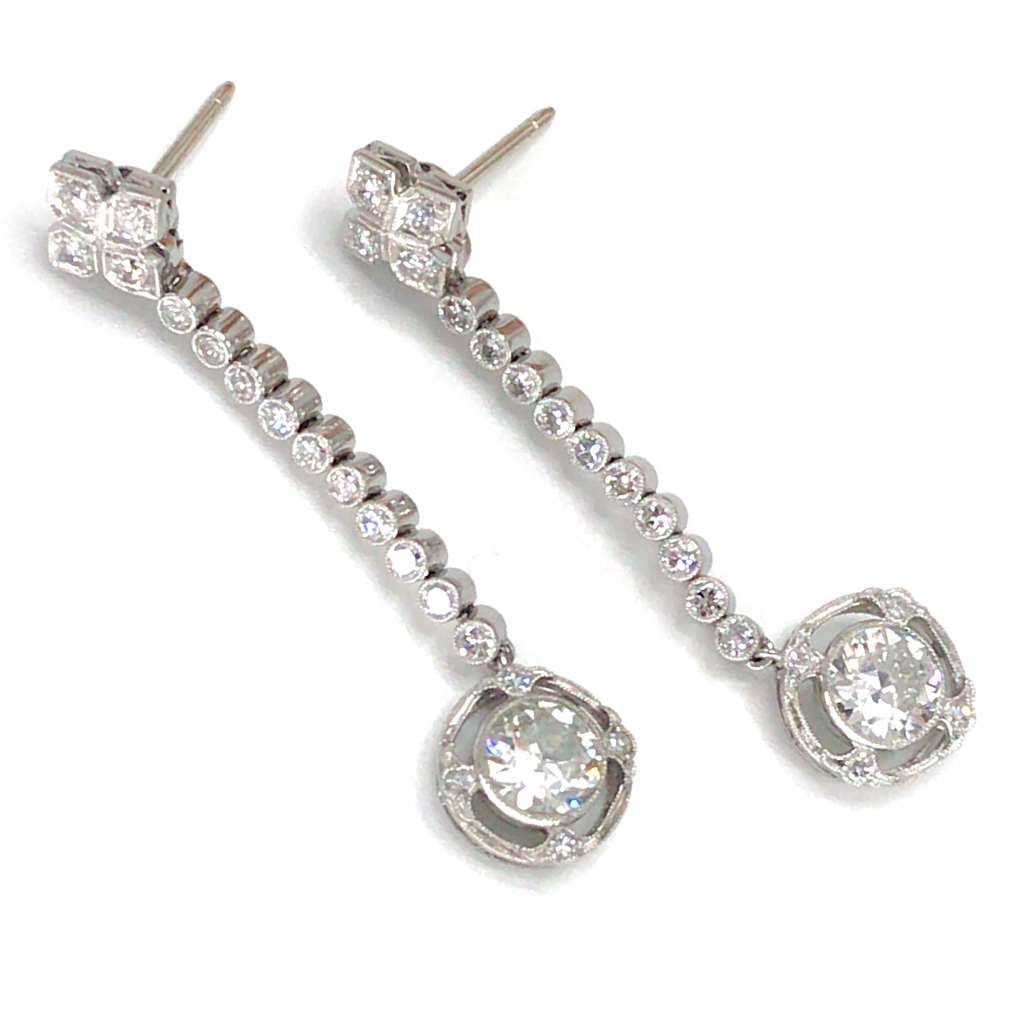 Platinum Art Deco Drop Diamond Earrings In Excellent Condition In New York, NY