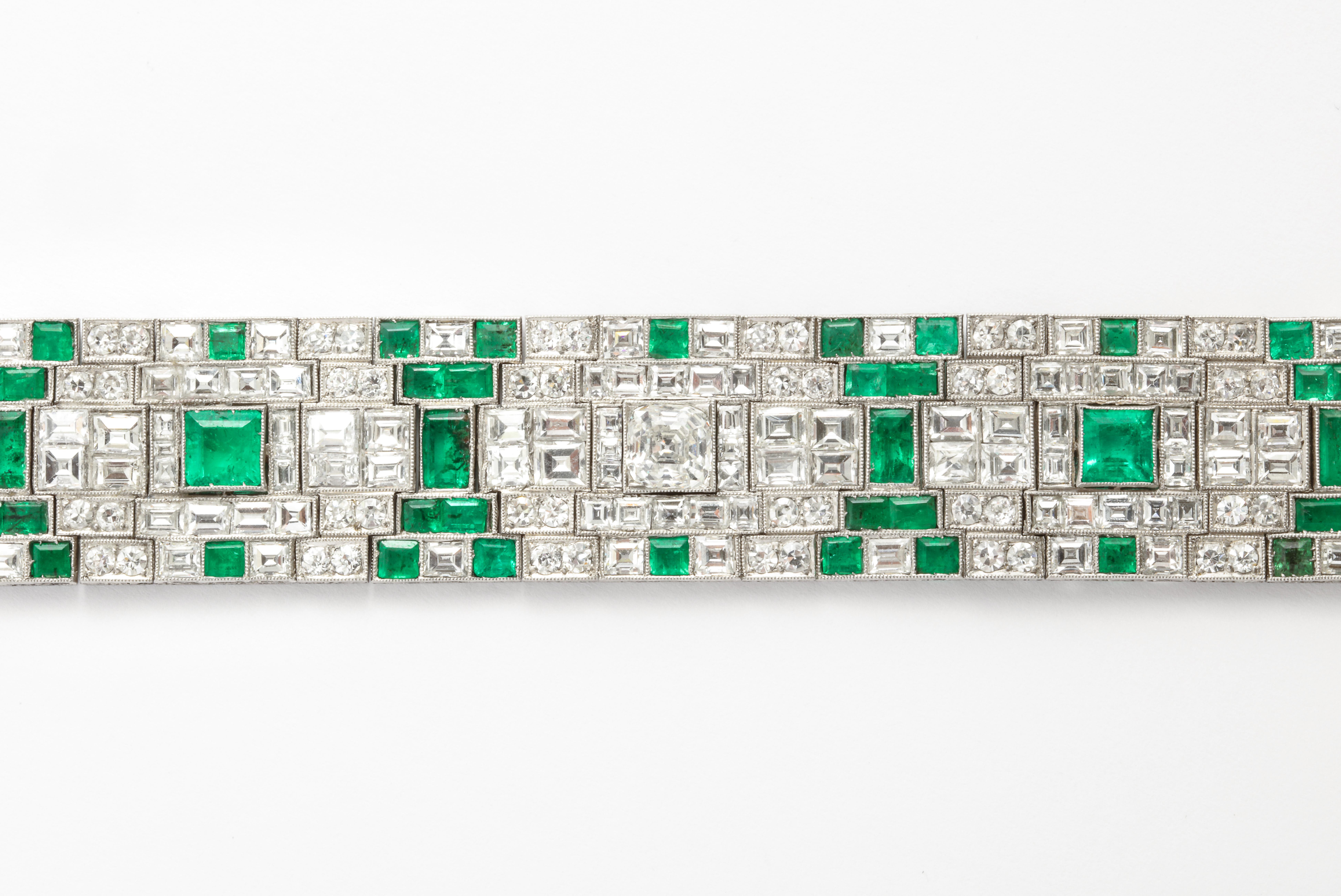 Platinum Art Deco Emerald and Diamond Bracelet In Good Condition In New York, NY