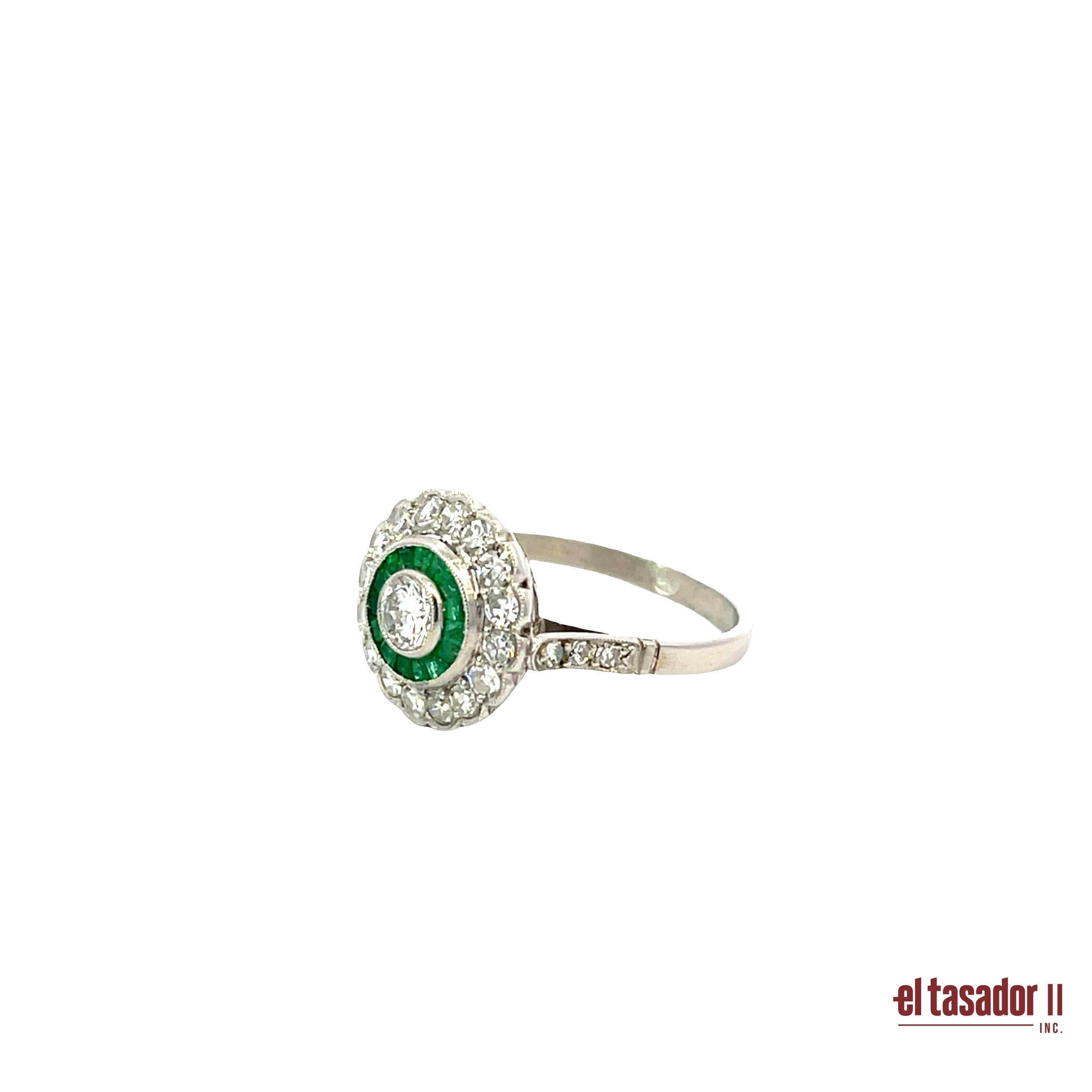 Platin Art Deco Smaragd und Diamant Cluster Ring 0,33ct Center im Zustand „Neu“ im Angebot in Aventura, FL
