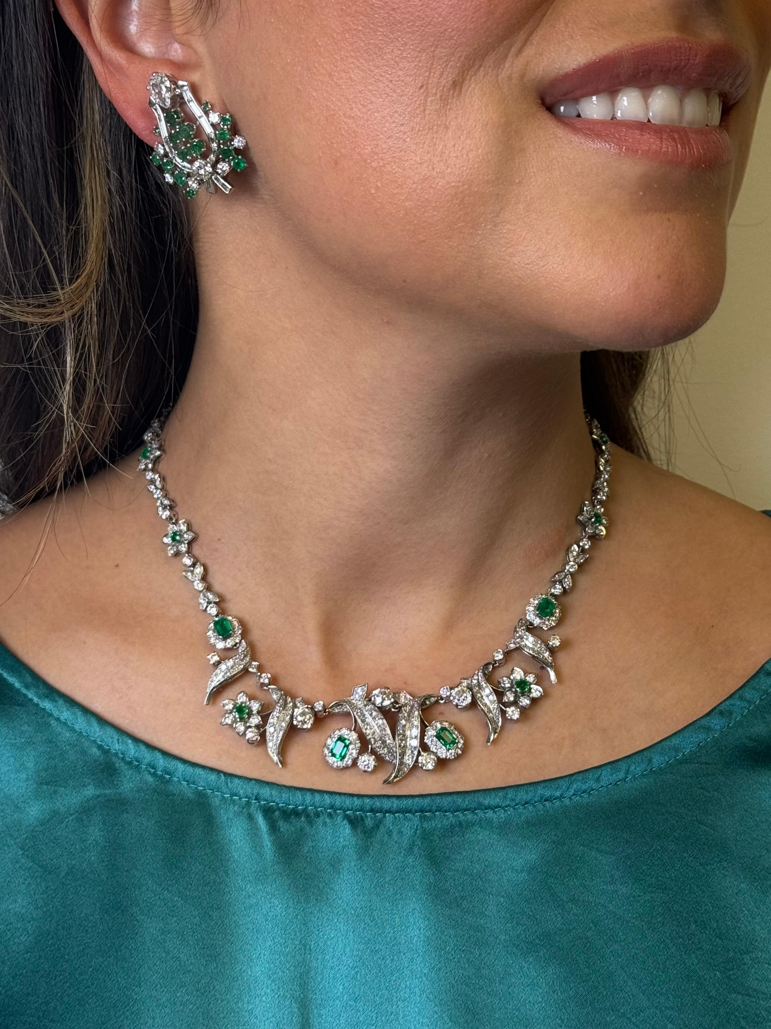 Platinum Art Deco Emerald and Diamond Foliate Necklace For Sale 1