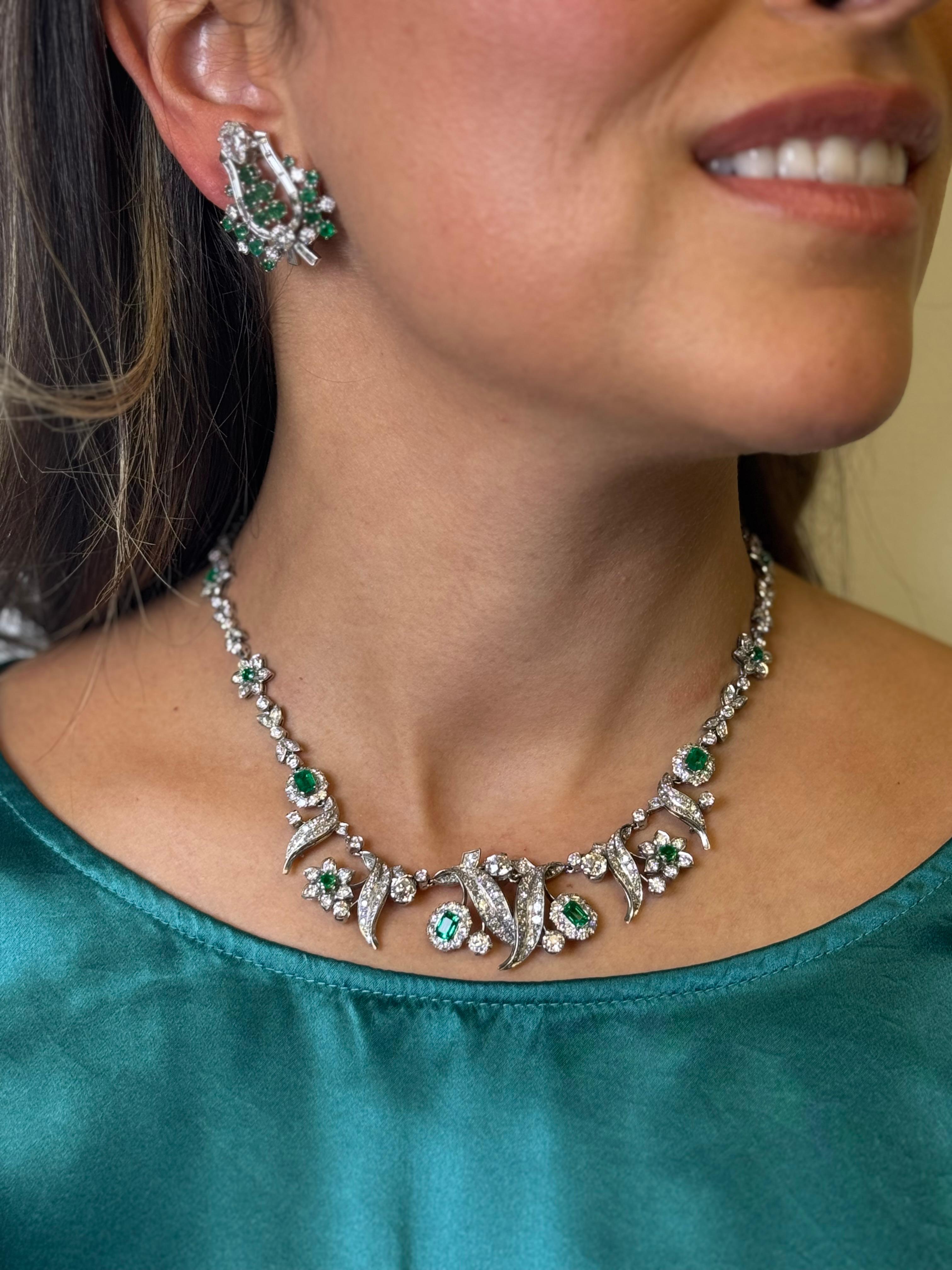 Platinum Art Deco Emerald and Diamond Foliate Necklace For Sale 2