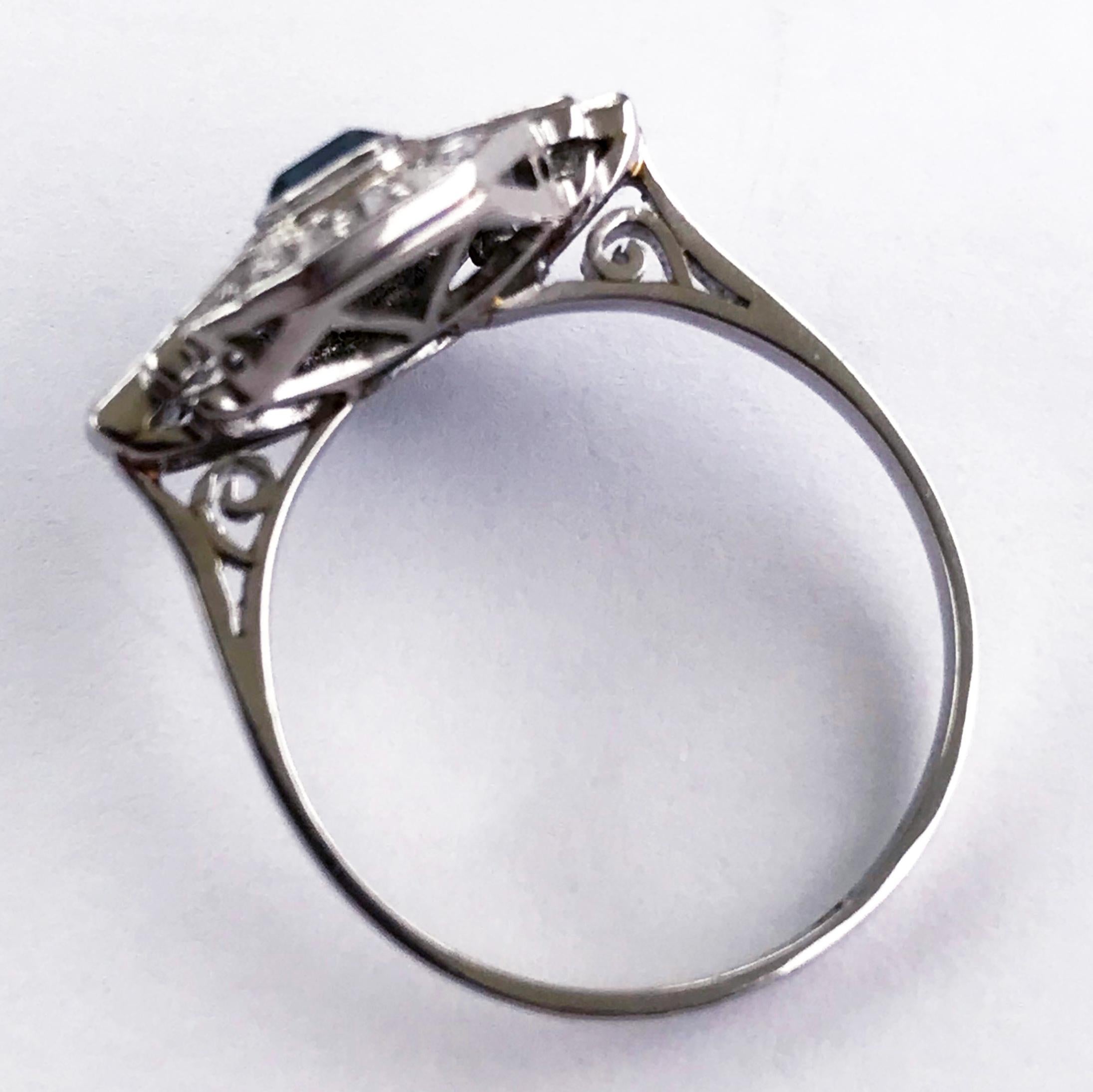 Platinum Art Deco Emerald and Diamond Ring, circa 1920 For Sale 4