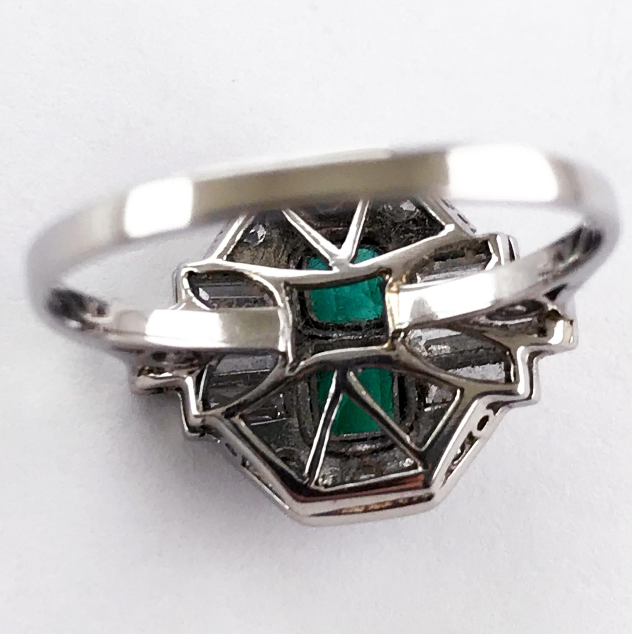 Platinum Art Deco Emerald and Diamond Ring, circa 1920 For Sale 6
