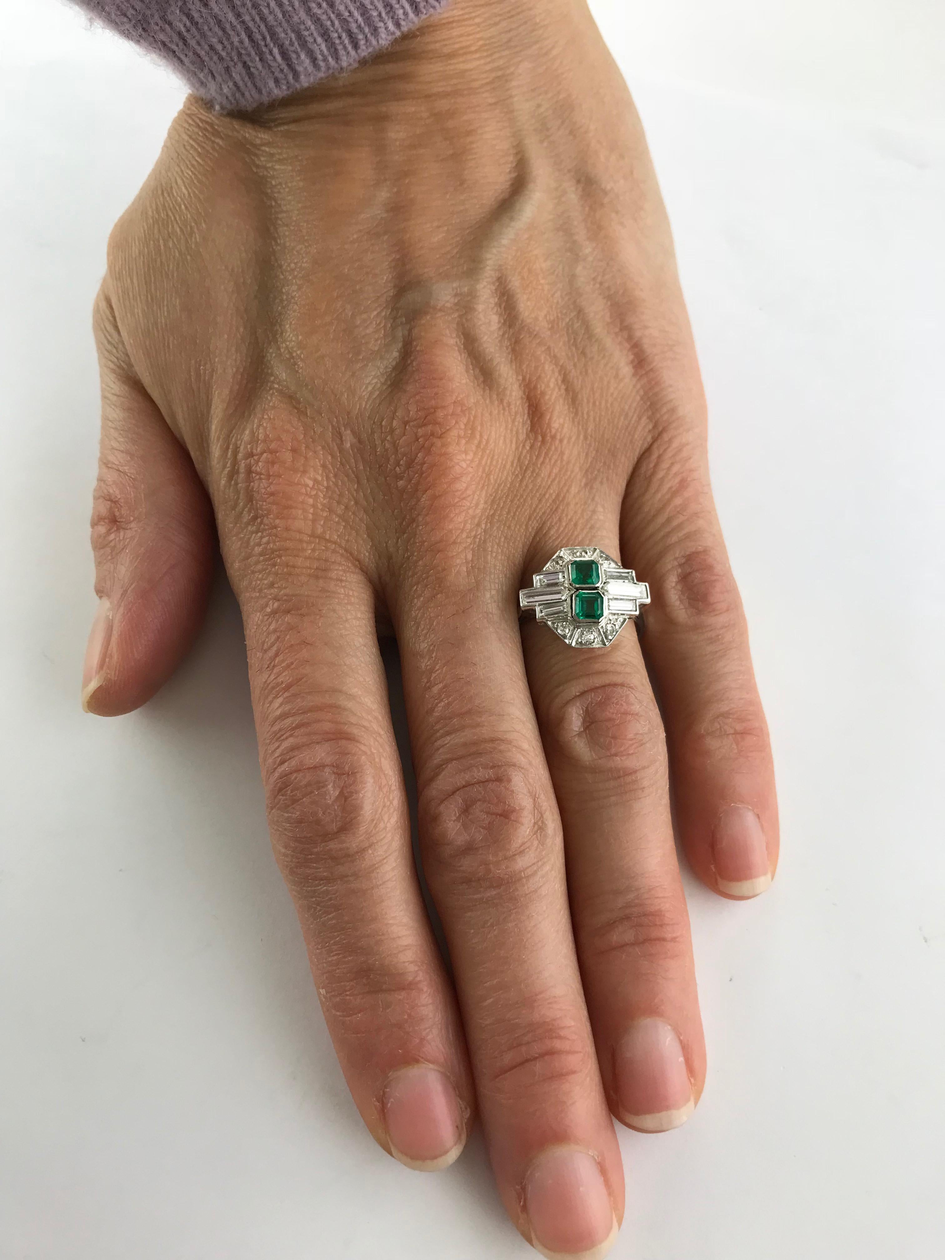 Platinum Art Deco Emerald and Diamond Ring, circa 1920 For Sale 1