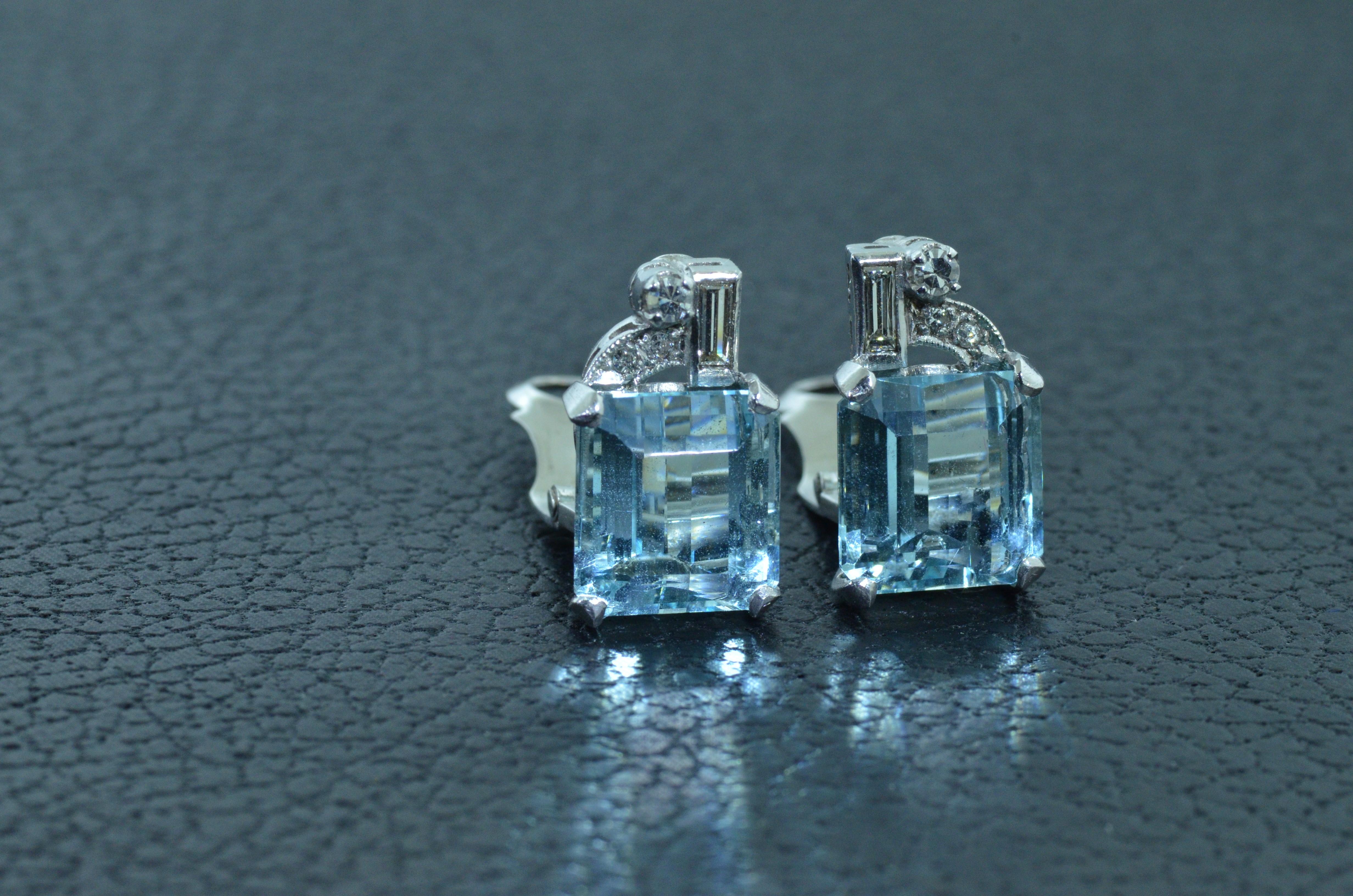 Platinum Art Deco Emerald Cut 10 Carat Aquamarine Clip Earrings with Diamonds For Sale 1