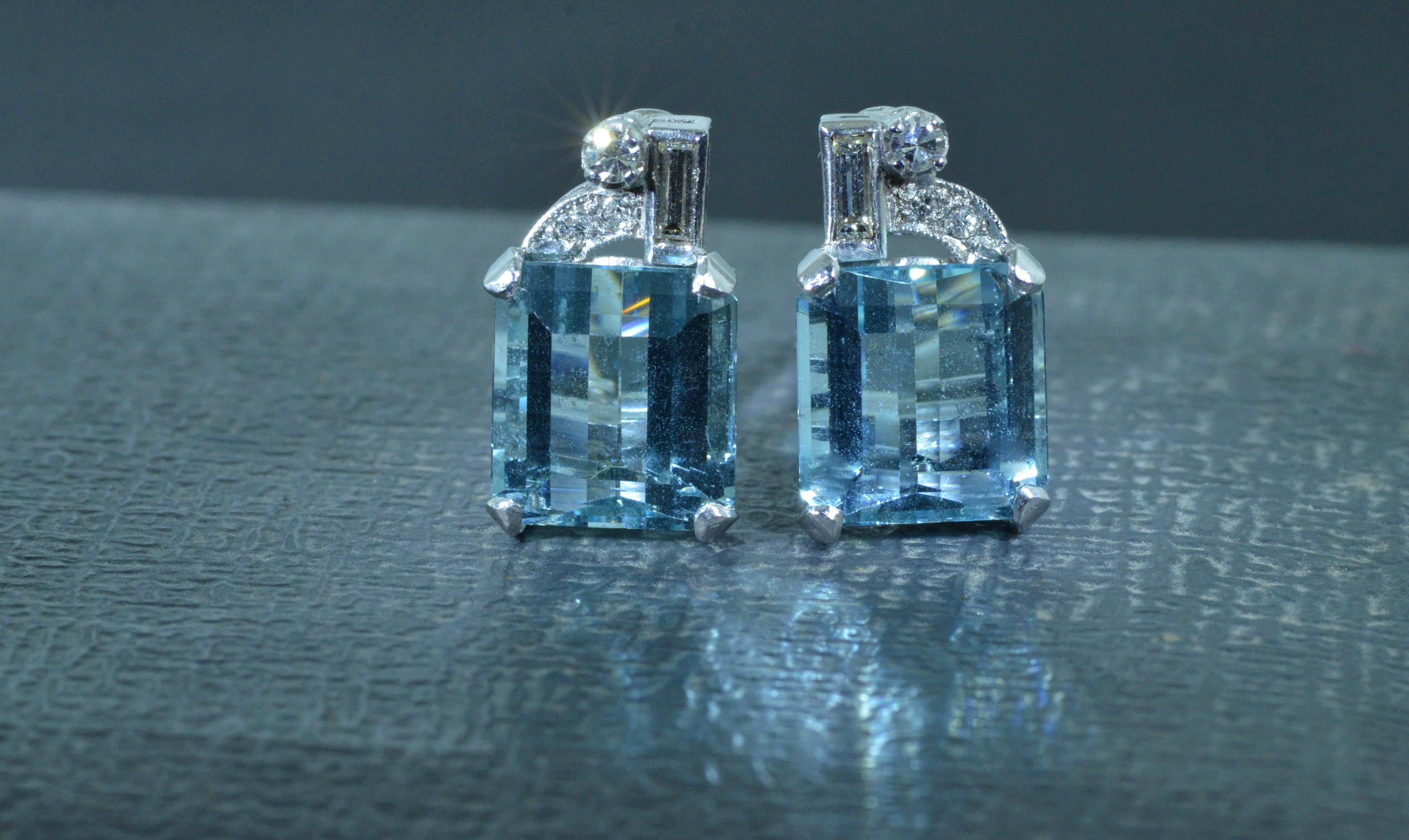Platinum Art Deco Emerald Cut 10 Carat Aquamarine Clip Earrings with Diamonds For Sale 2
