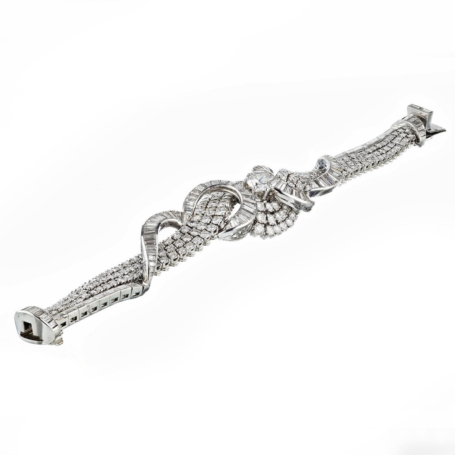Platinum Art Deco Exquisite 38.00cttw Diamond Bracelet In Excellent Condition For Sale In New York, NY