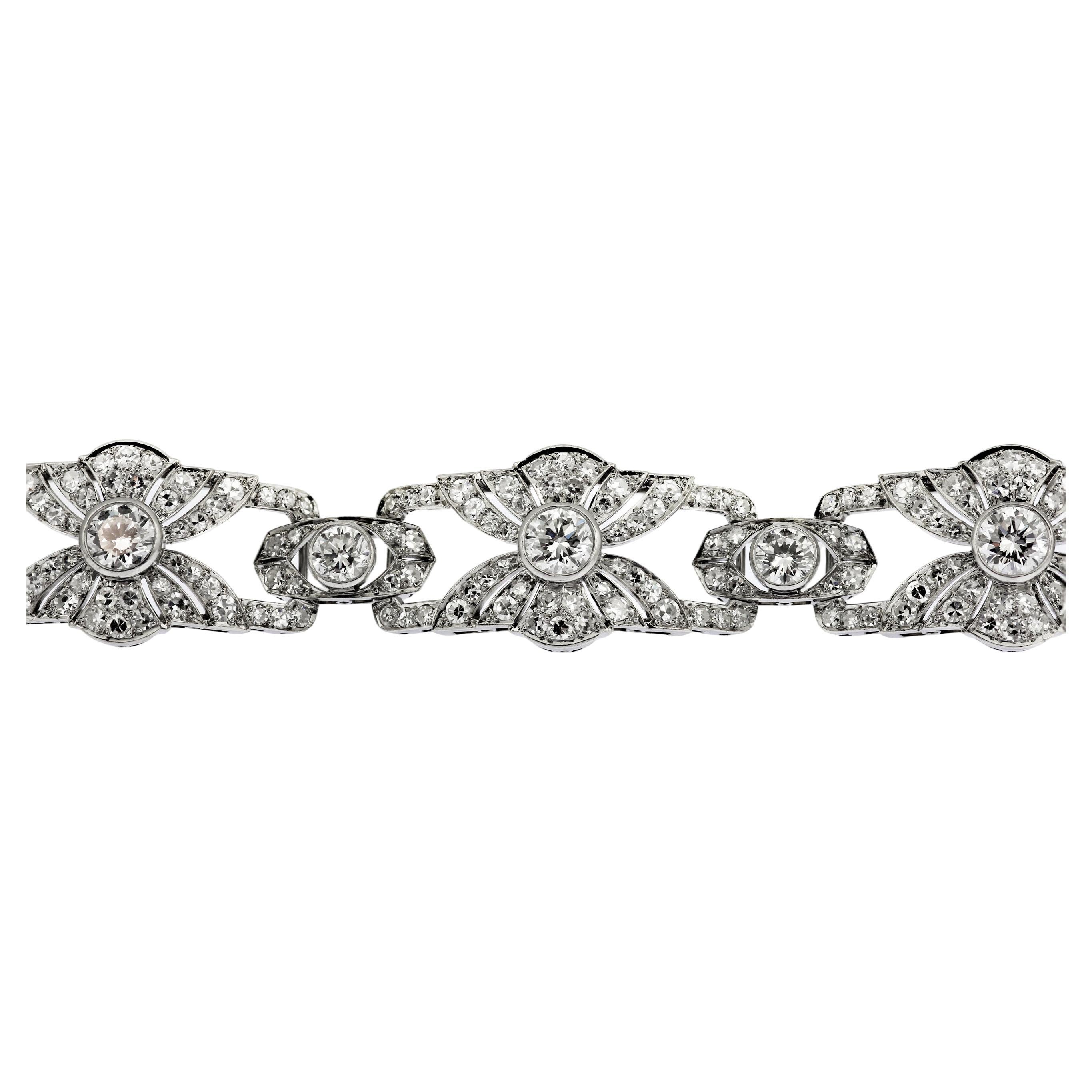 Round Cut Platinum Art Deco Fine White Diamond Bracelet with Fan Motif Design approx. 12ct For Sale