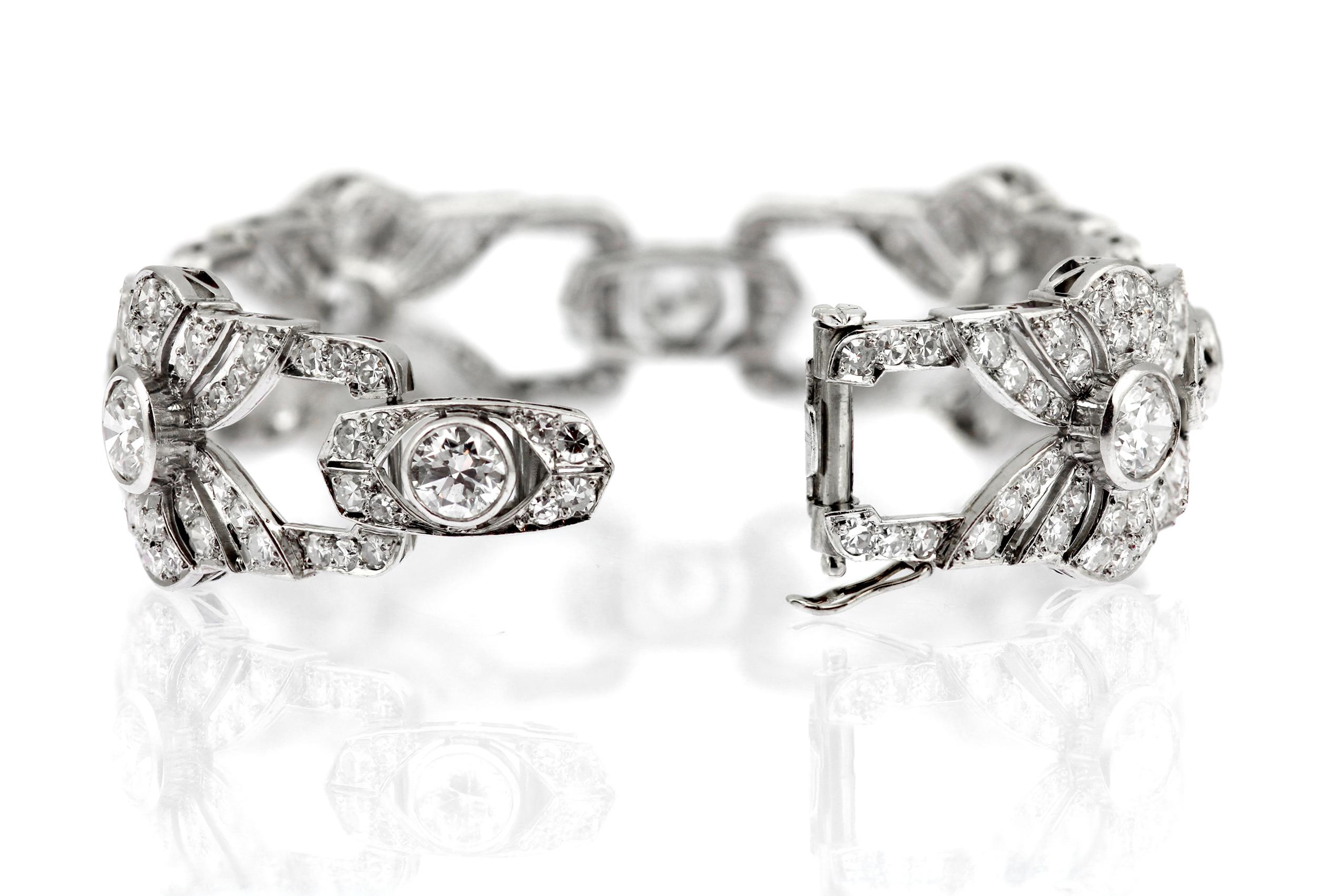 Women's Platinum Art Deco Fine White Diamond Bracelet with Fan Motif Design approx. 12ct For Sale