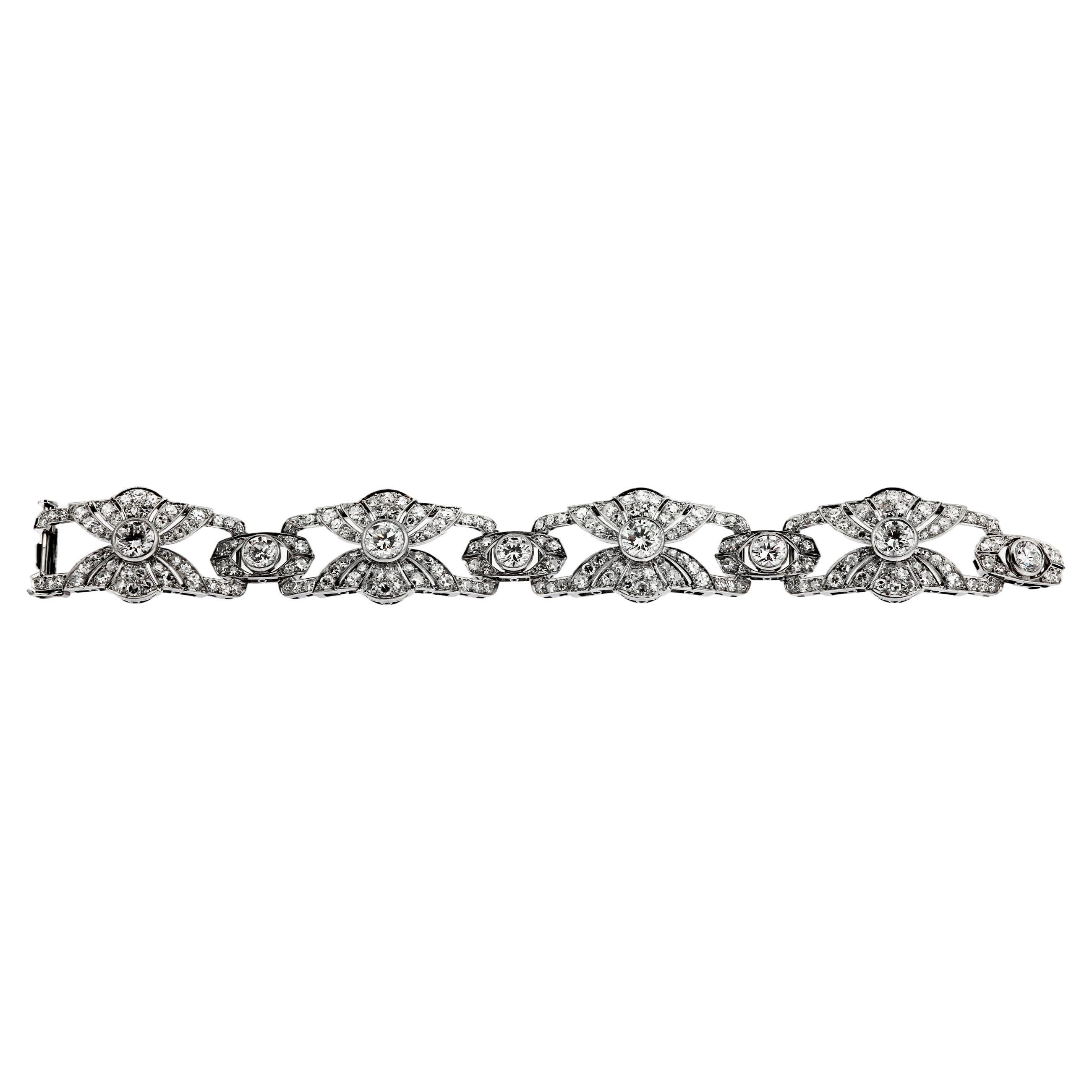 Platinum Art Deco Fine White Diamond Bracelet with Fan Motif Design approx. 12ct For Sale