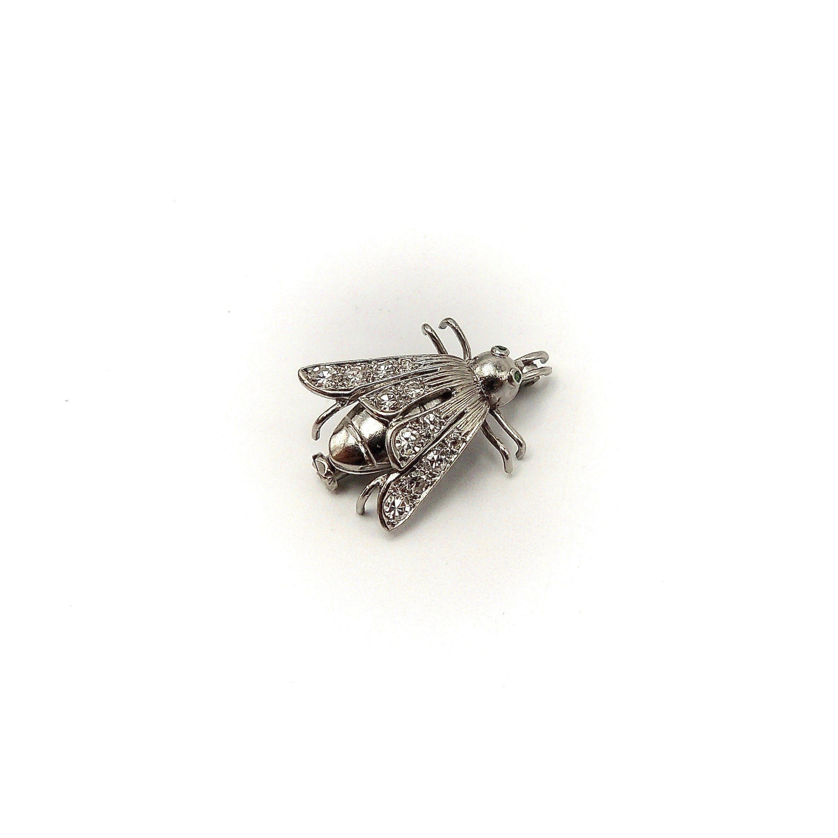 Platinum Art Deco Fly Pin with Emeralds and Diamonds In Good Condition In Venice, CA