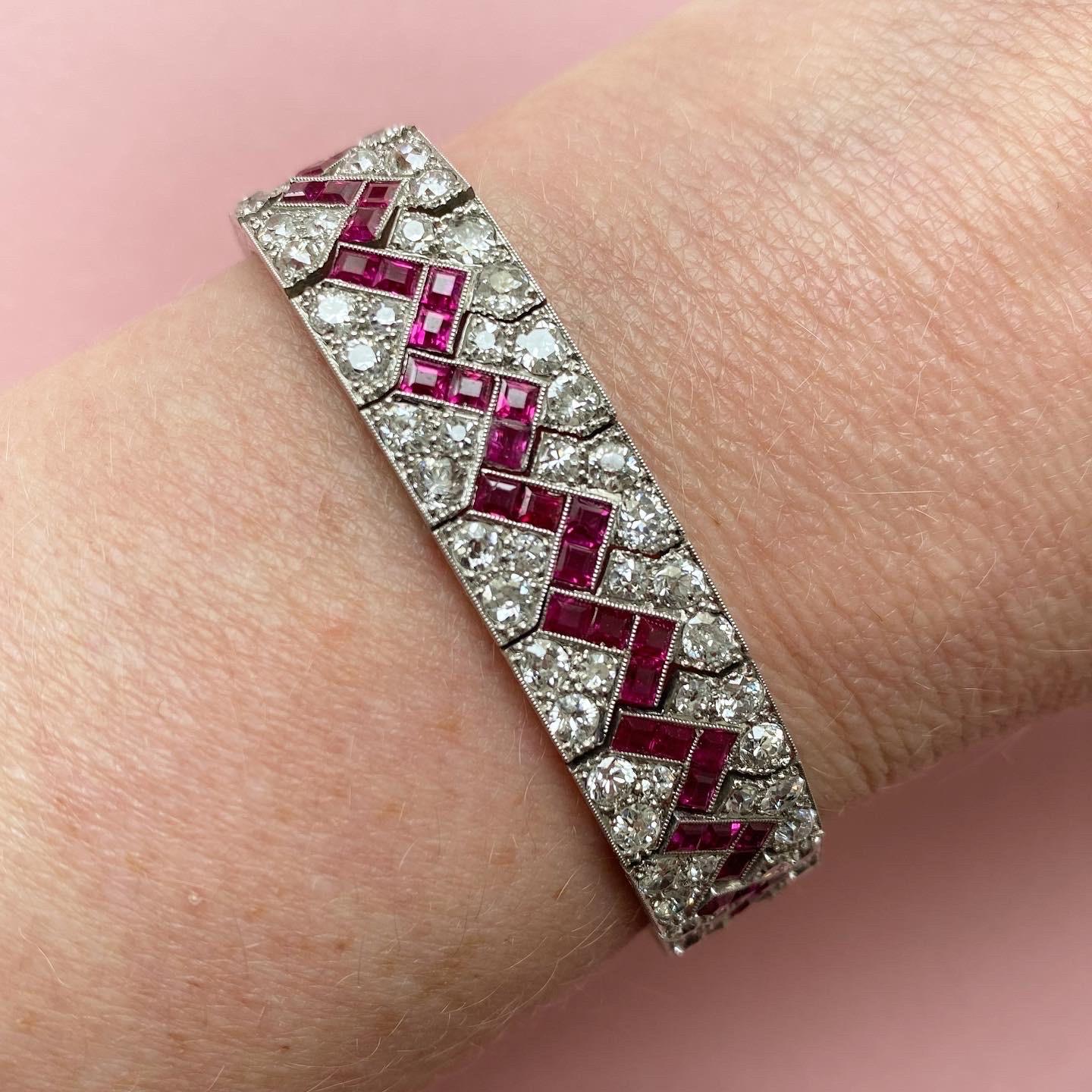 Platinum Art Deco French bracelet with diamonds and rubies In Excellent Condition For Sale In Amsterdam, NL