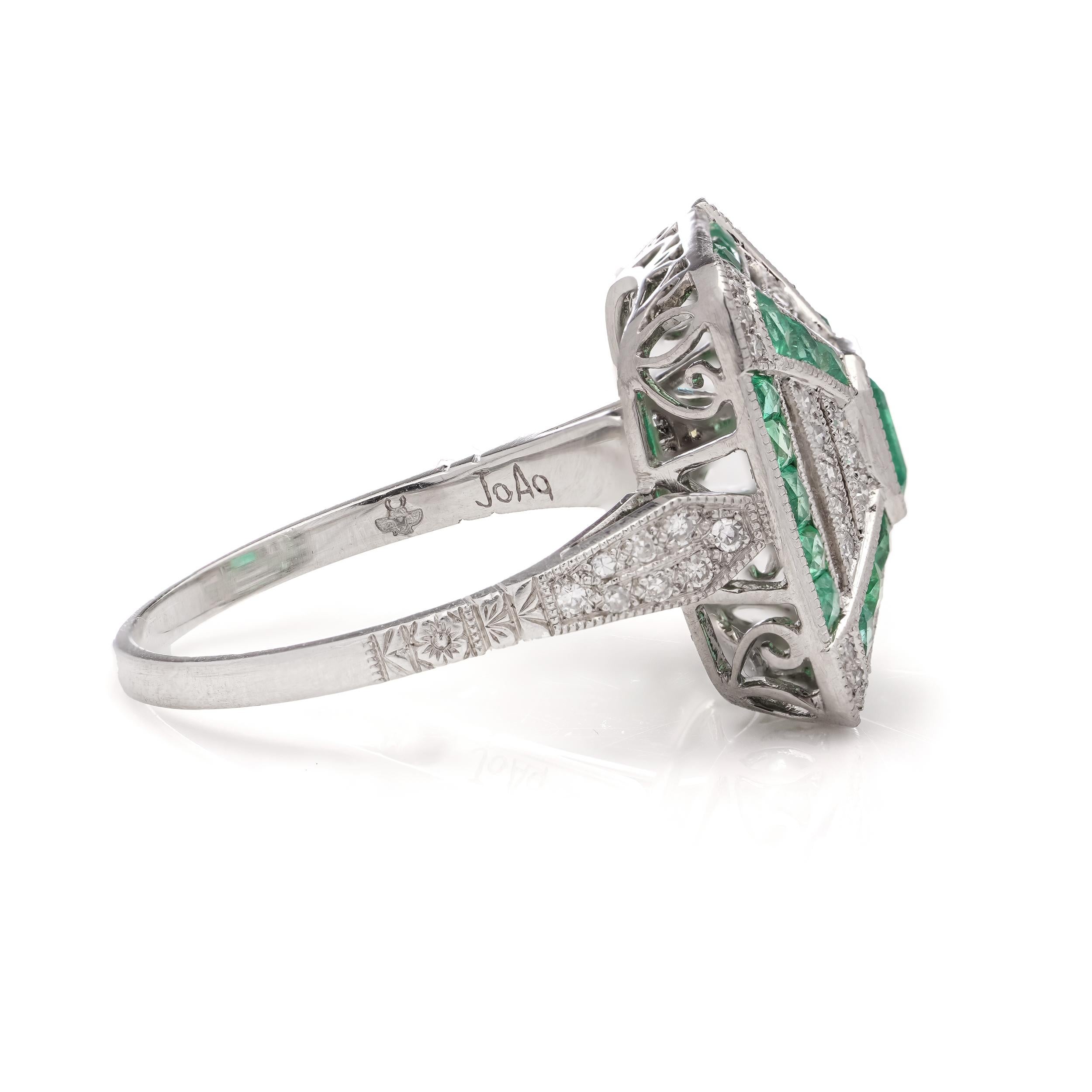Platinum Art Deco-inspired 0.42 carats of Emerald fashion ring In Excellent Condition For Sale In Braintree, GB