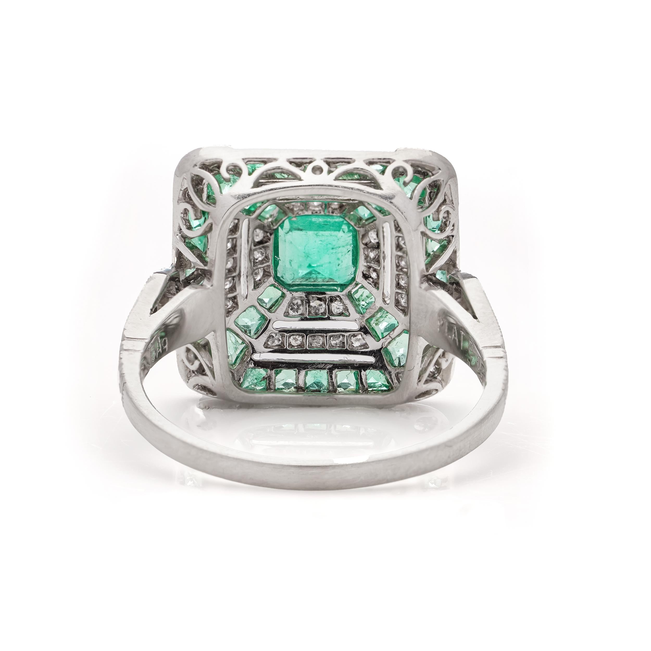 Platin Art Deco inspirierter Smaragd-Mode-Ring mit 0.42 Karat Damen im Angebot