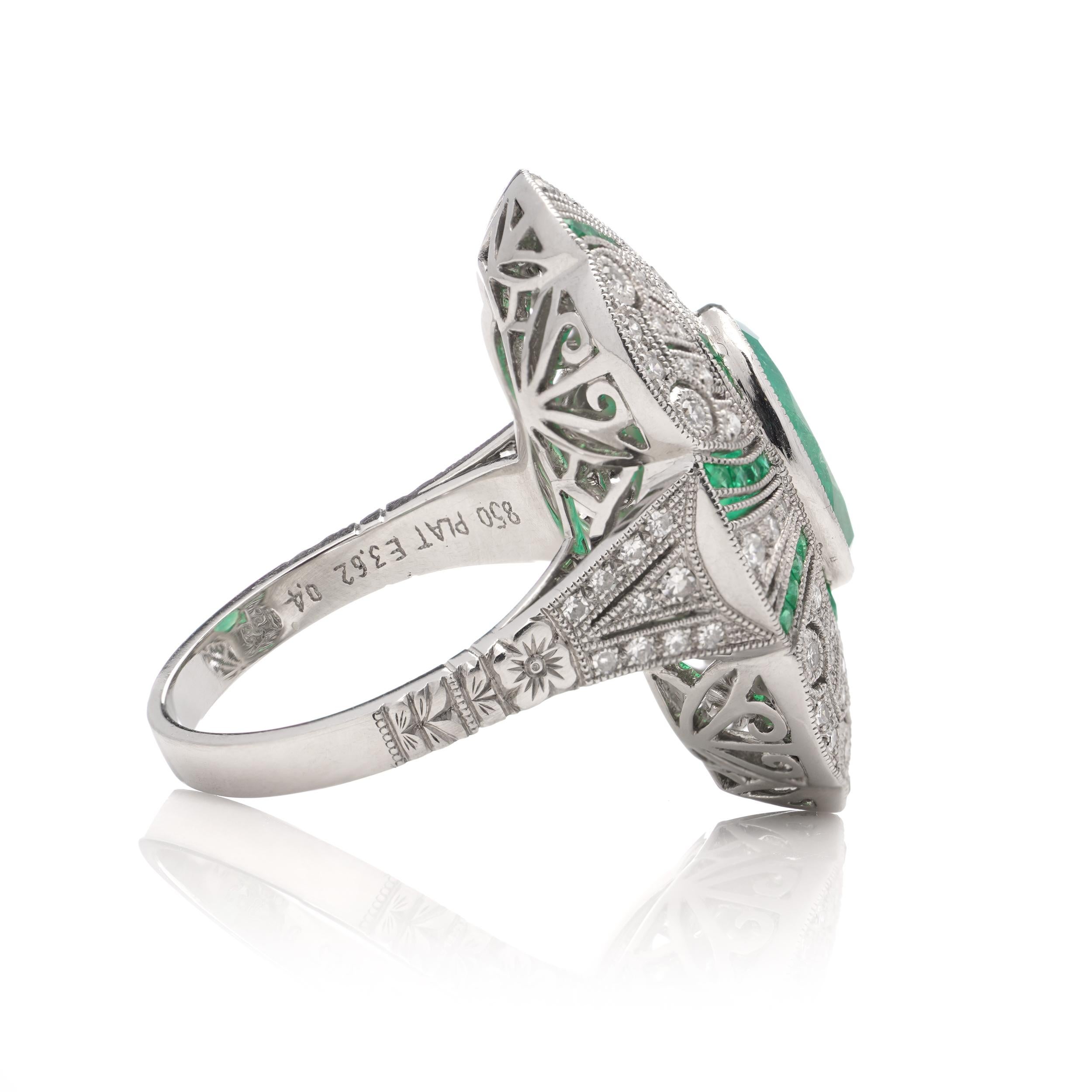 Platinum Art Deco-inspired 3.62 carats of Emerald fashion ring In Excellent Condition For Sale In Braintree, GB