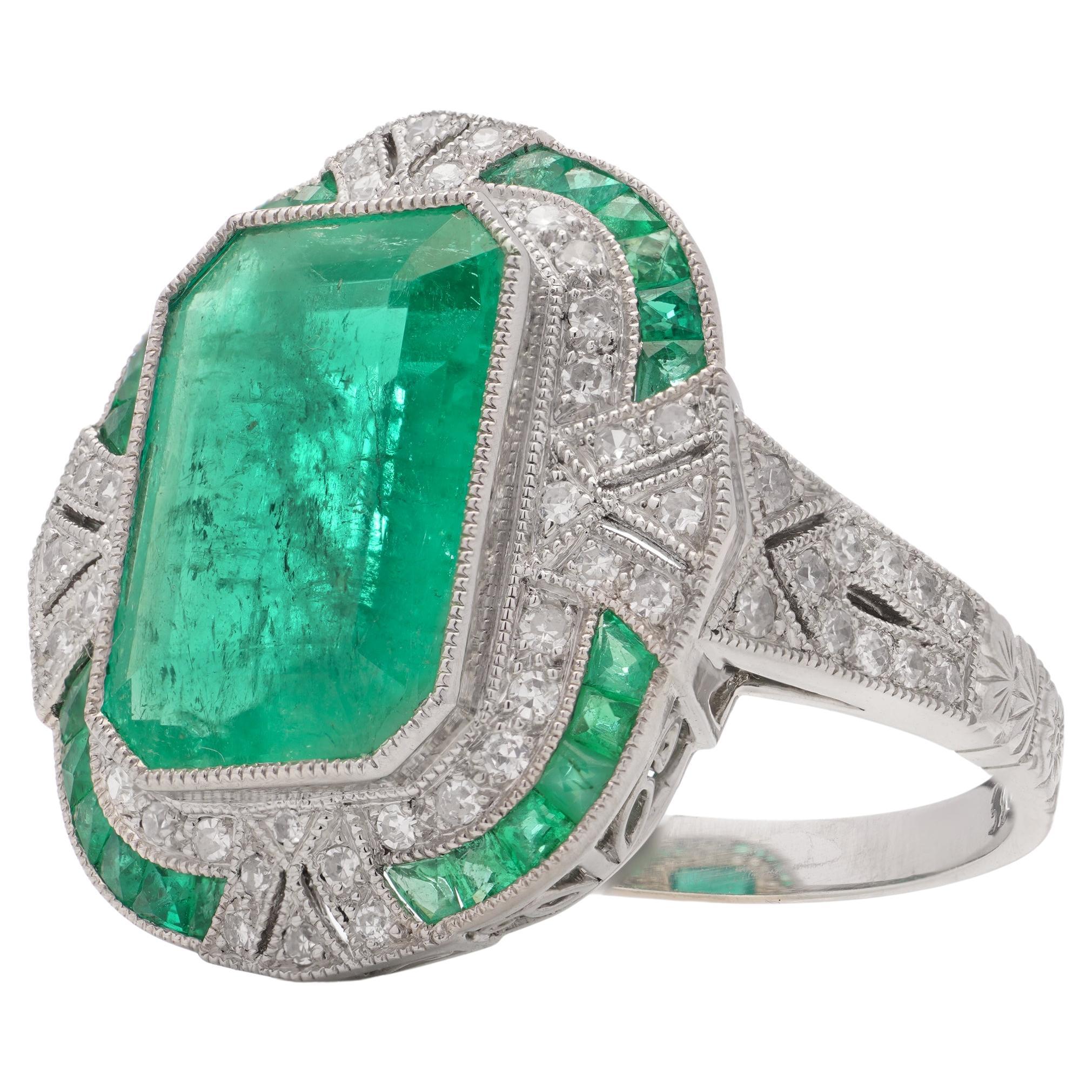 Platinum Art Deco-inspired 4.21 carats of Emerald fashion ring For Sale
