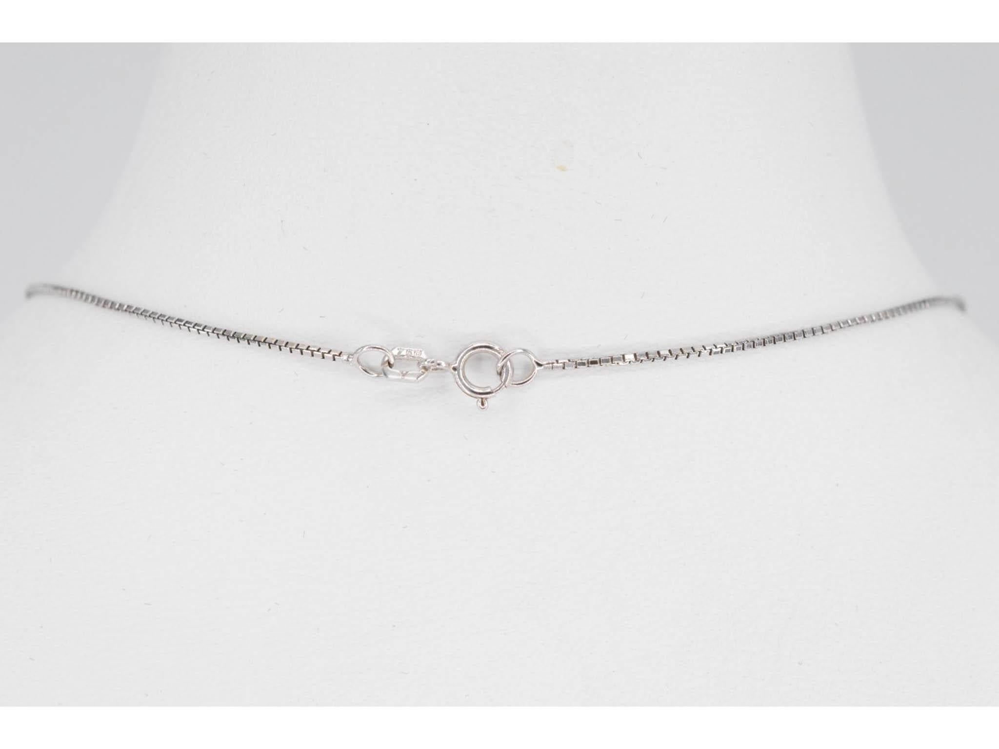 Platinum Art deco necklace full set with diamonds and a natural Sapphire For Sale 1