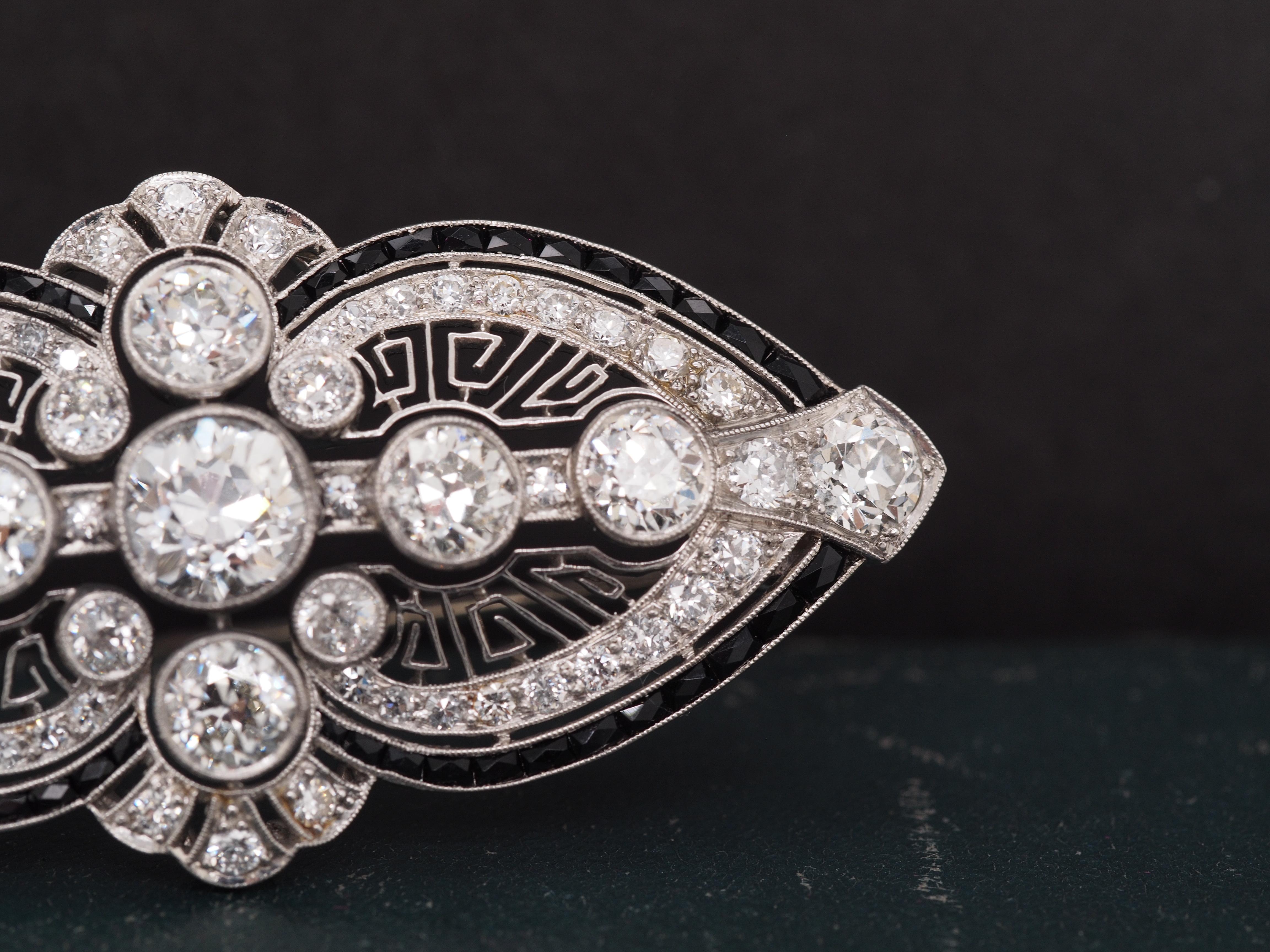 Platinum Art Deco Onyx & 7.00ct Old Mine Cut Diamond Brooch Brooch In Good Condition For Sale In Atlanta, GA