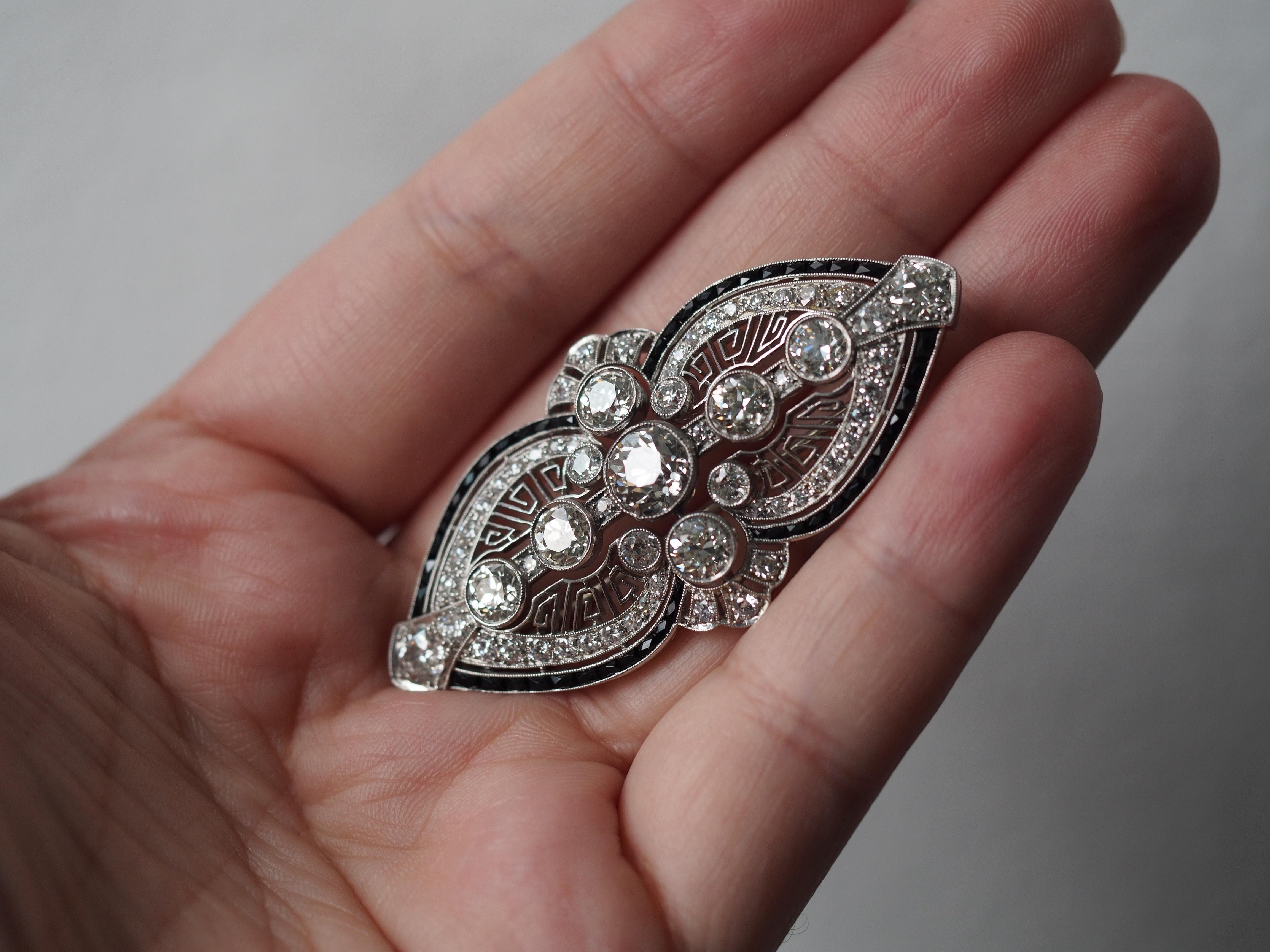 Platinum Art Deco Onyx & 7.00ct Old Mine Cut Diamond Brooch Brooch For Sale 2